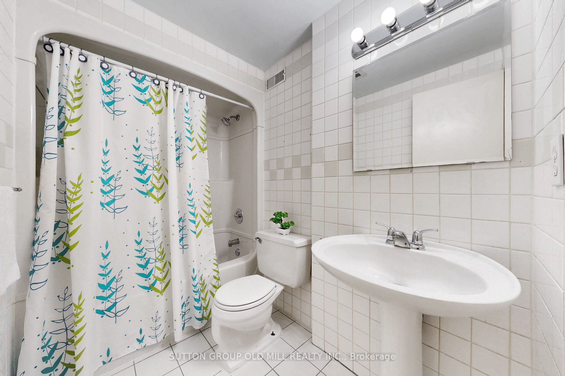 96 Darras Court Property Photo 28