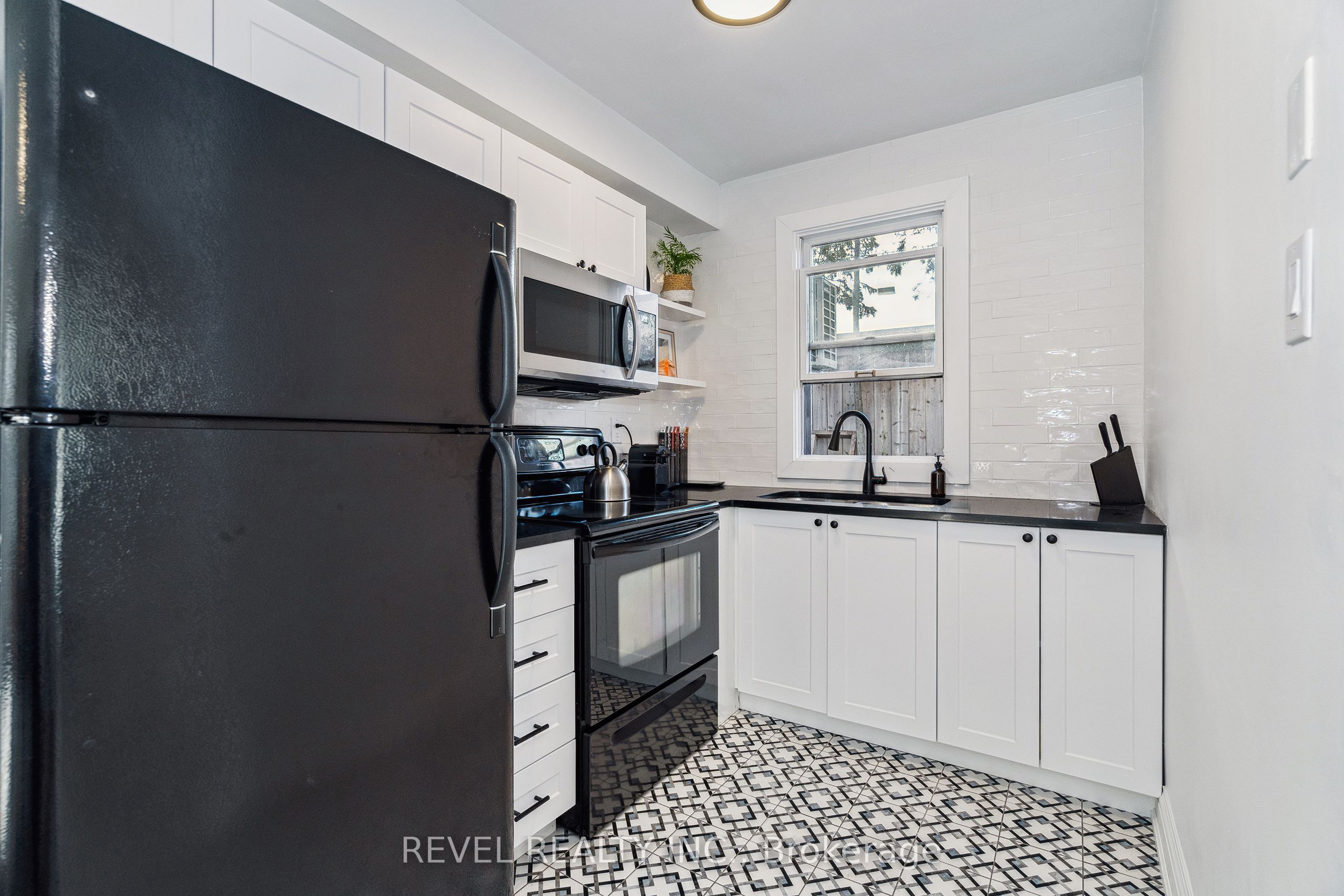 1182 Linbrook Road Property Photo 4