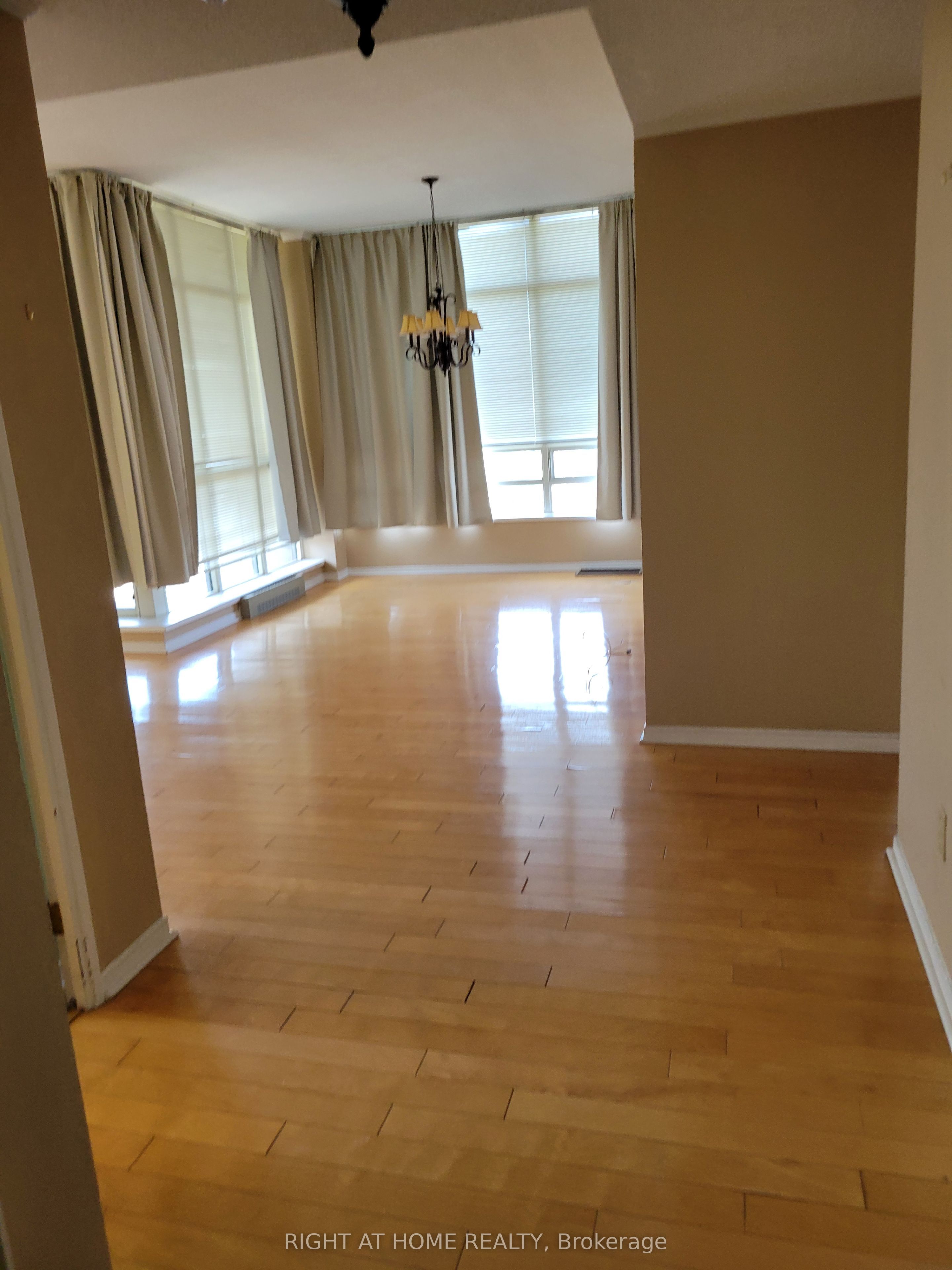 75 King Street E Ph2 Property Photo 12