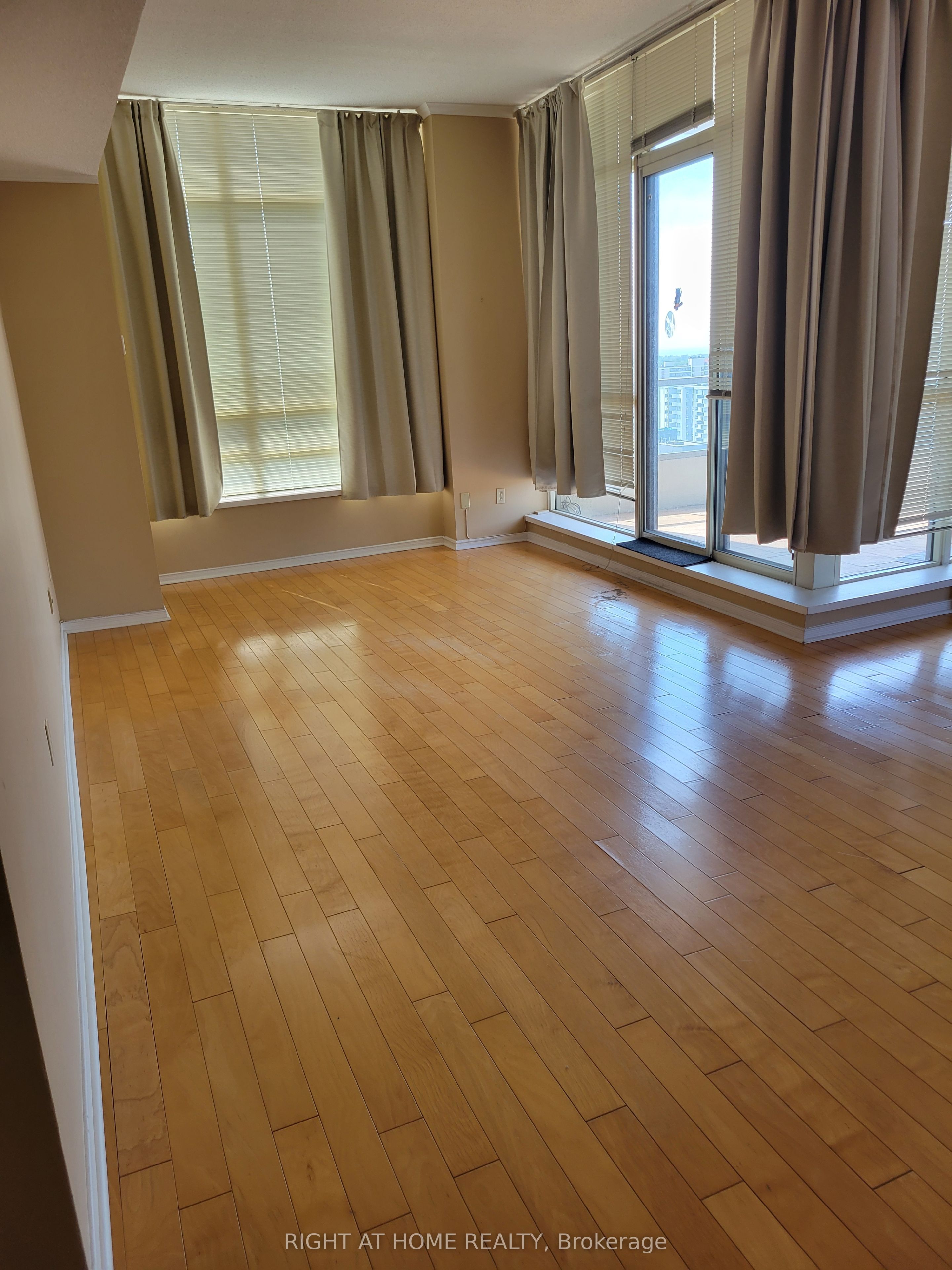 75 King Street E Ph2 Property Photo 13