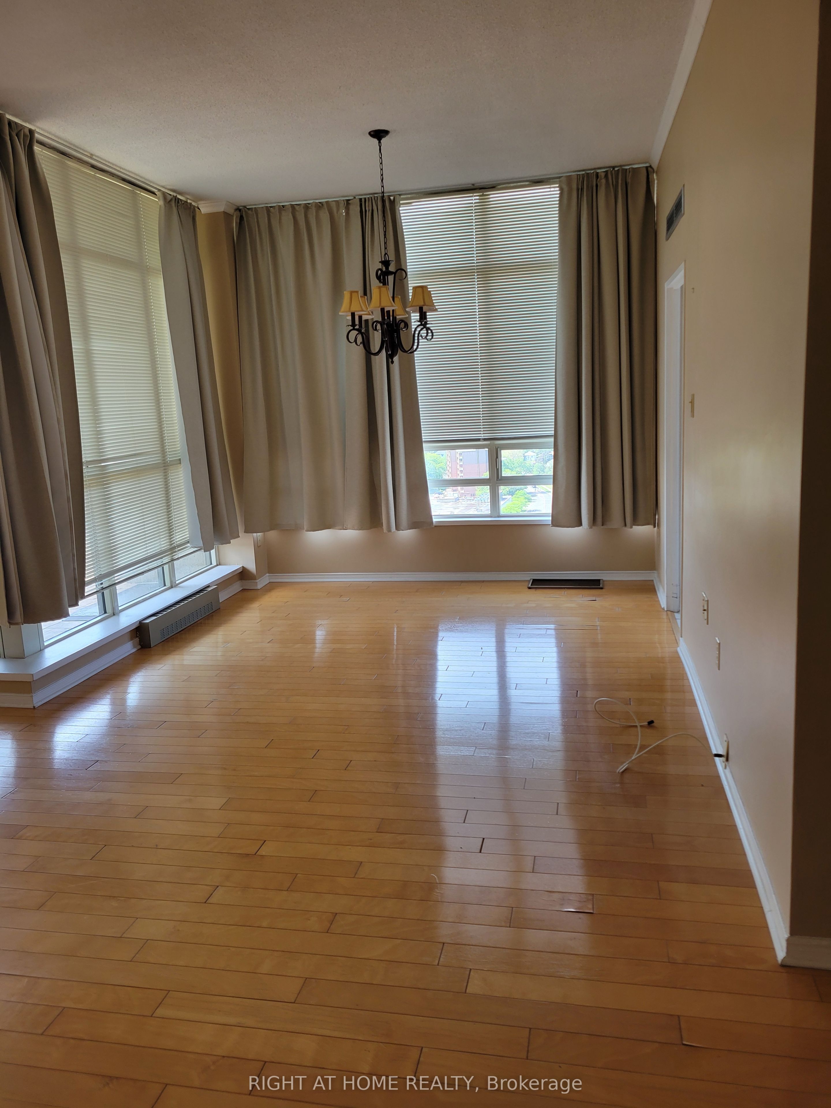 75 King Street E Ph2 Property Photo 14