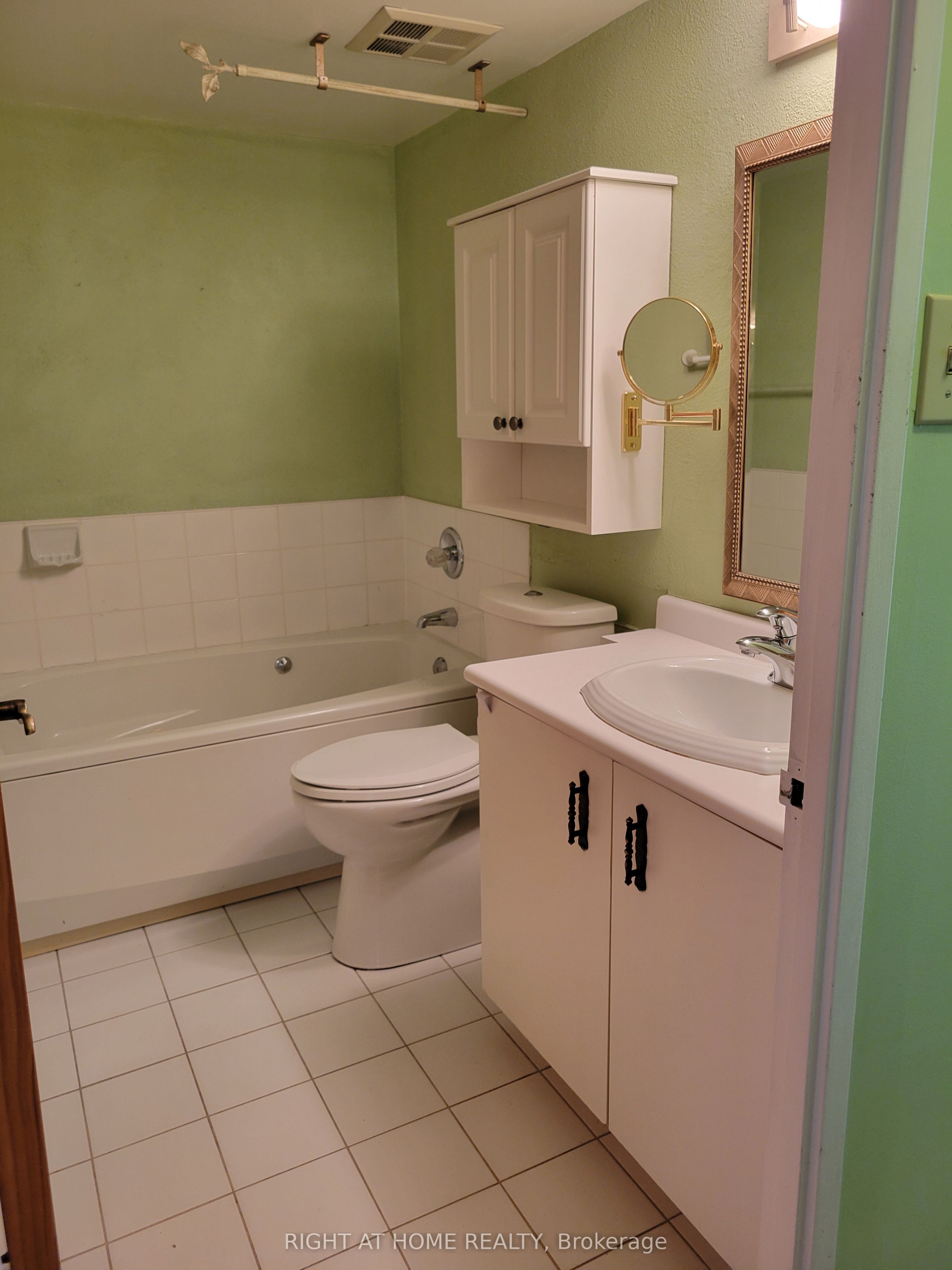 75 King Street E Ph2 Property Photo 20
