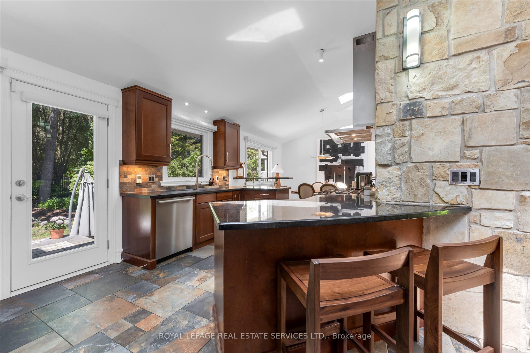 4163 Lakeshore Road Property Photo 14