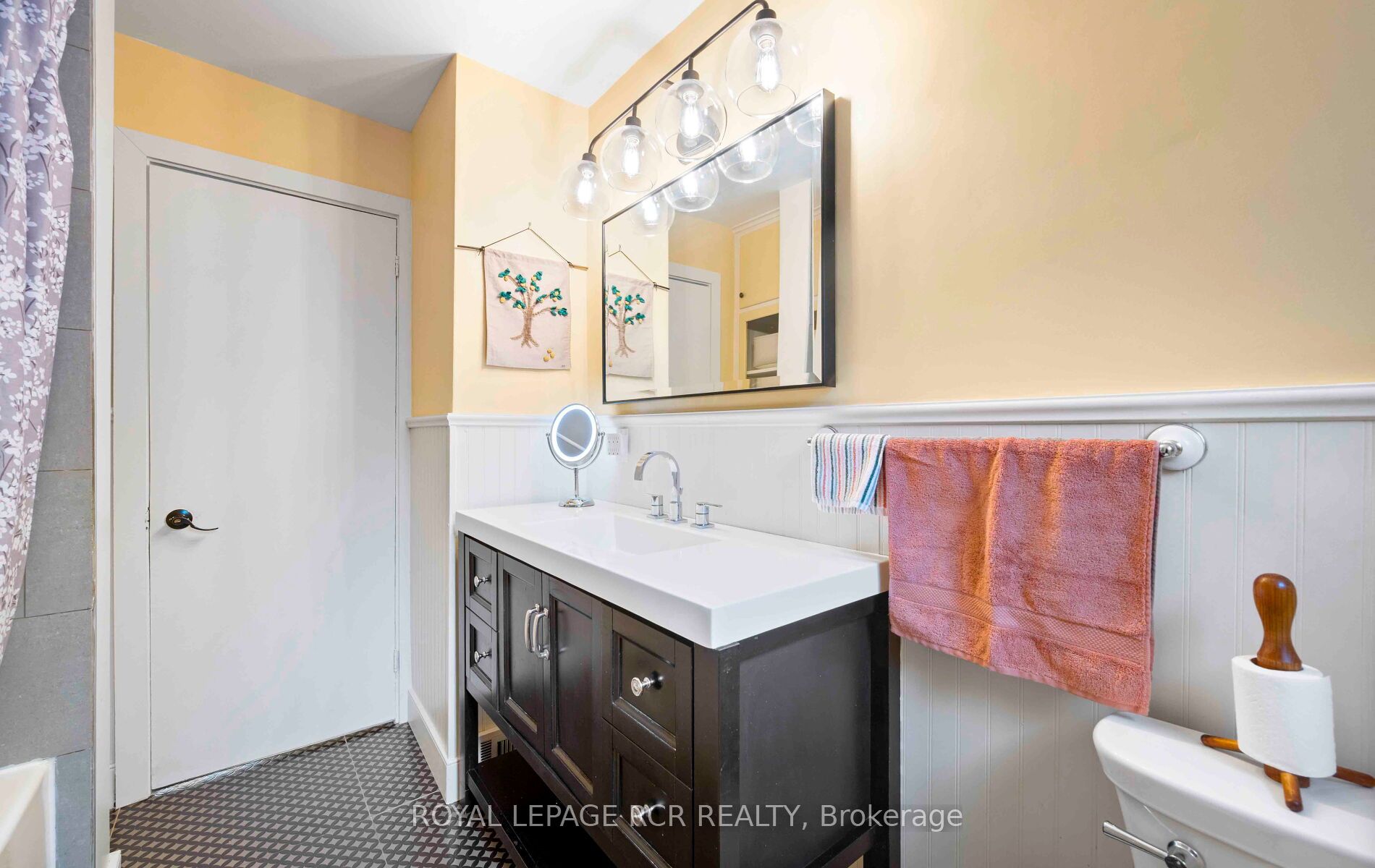 7 Third Avenue Property Photo 30