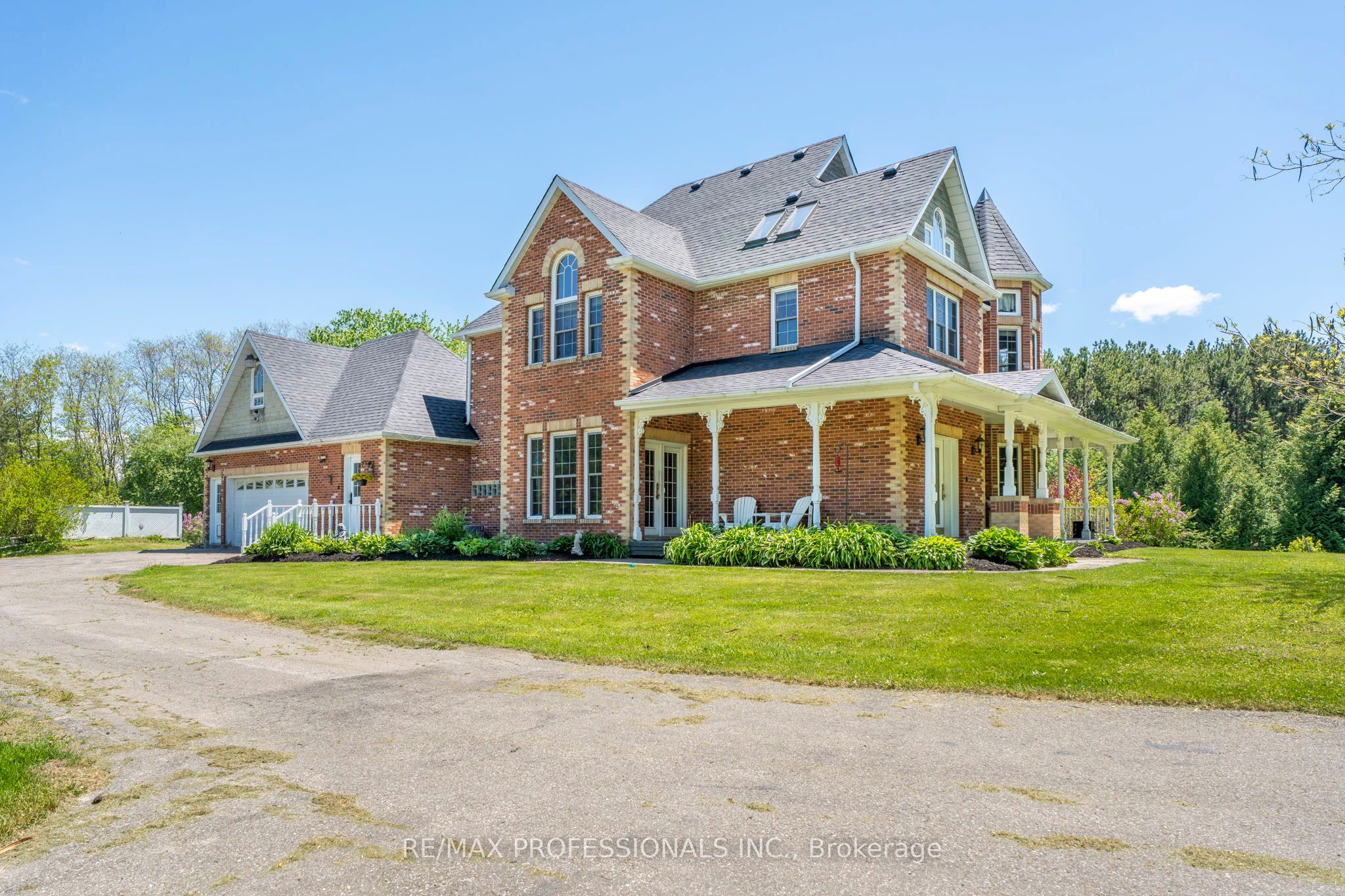 18655 Heart Lake Road Property Photo 2