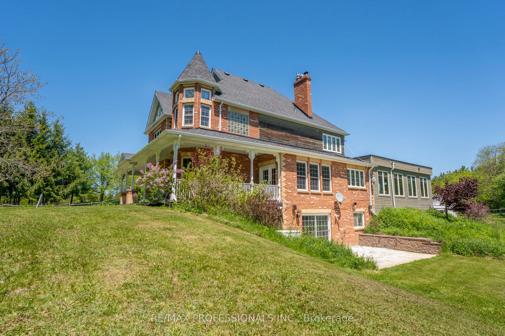 18655 Heart Lake Road Property Photo 8