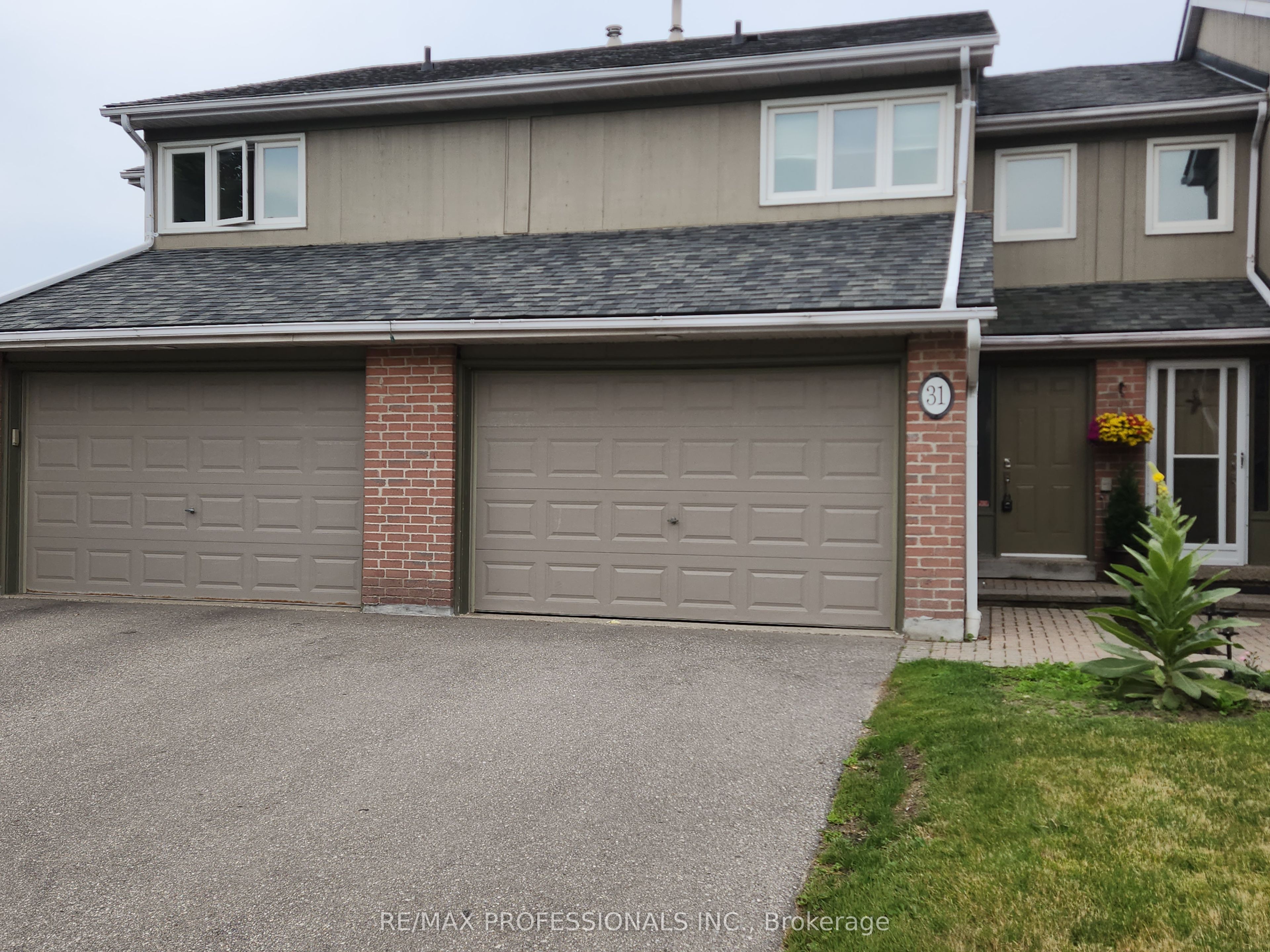 3079 Fifth Line W 31 Property Photo 1