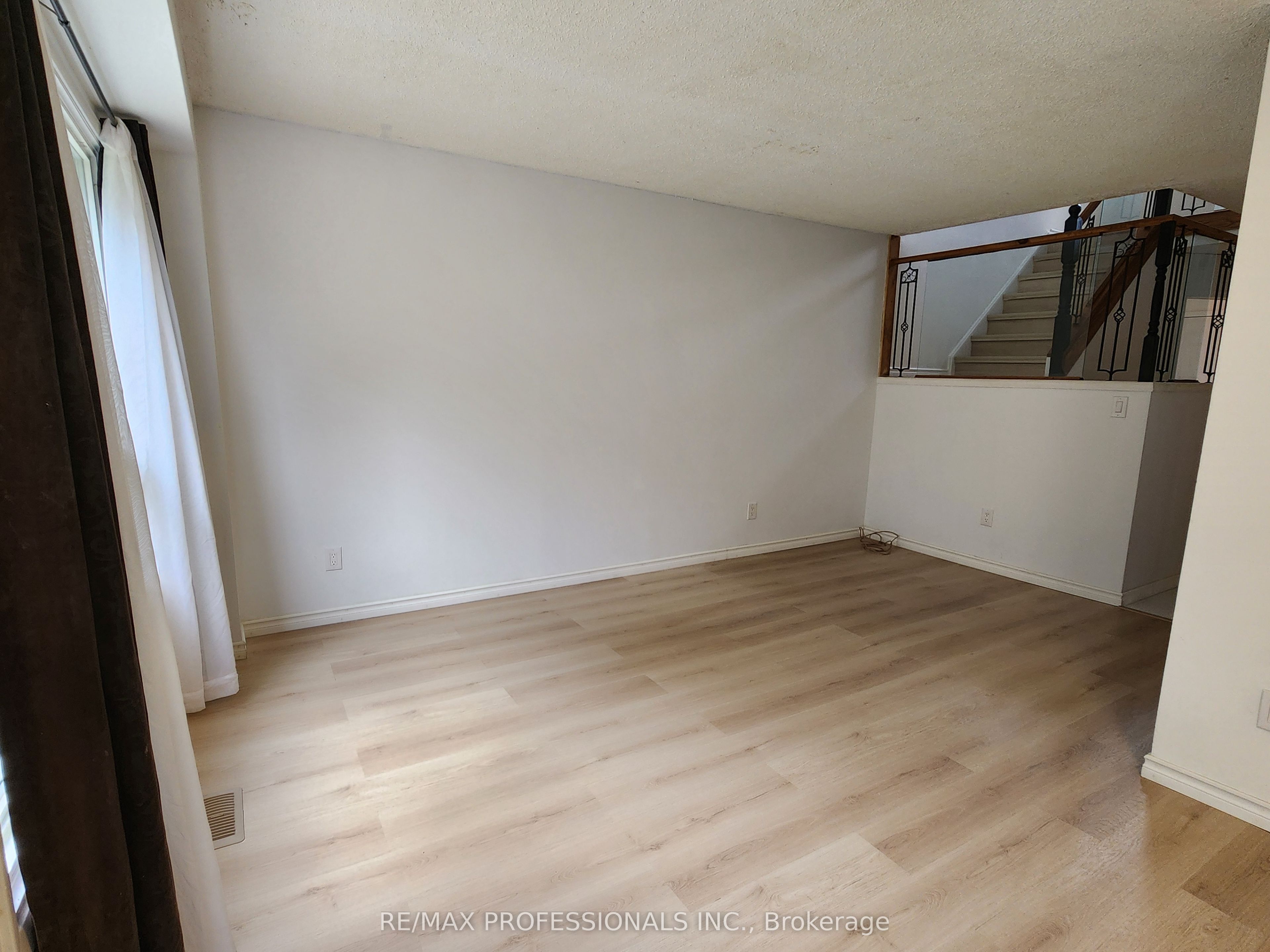 3079 Fifth Line W 31 Property Photo 3