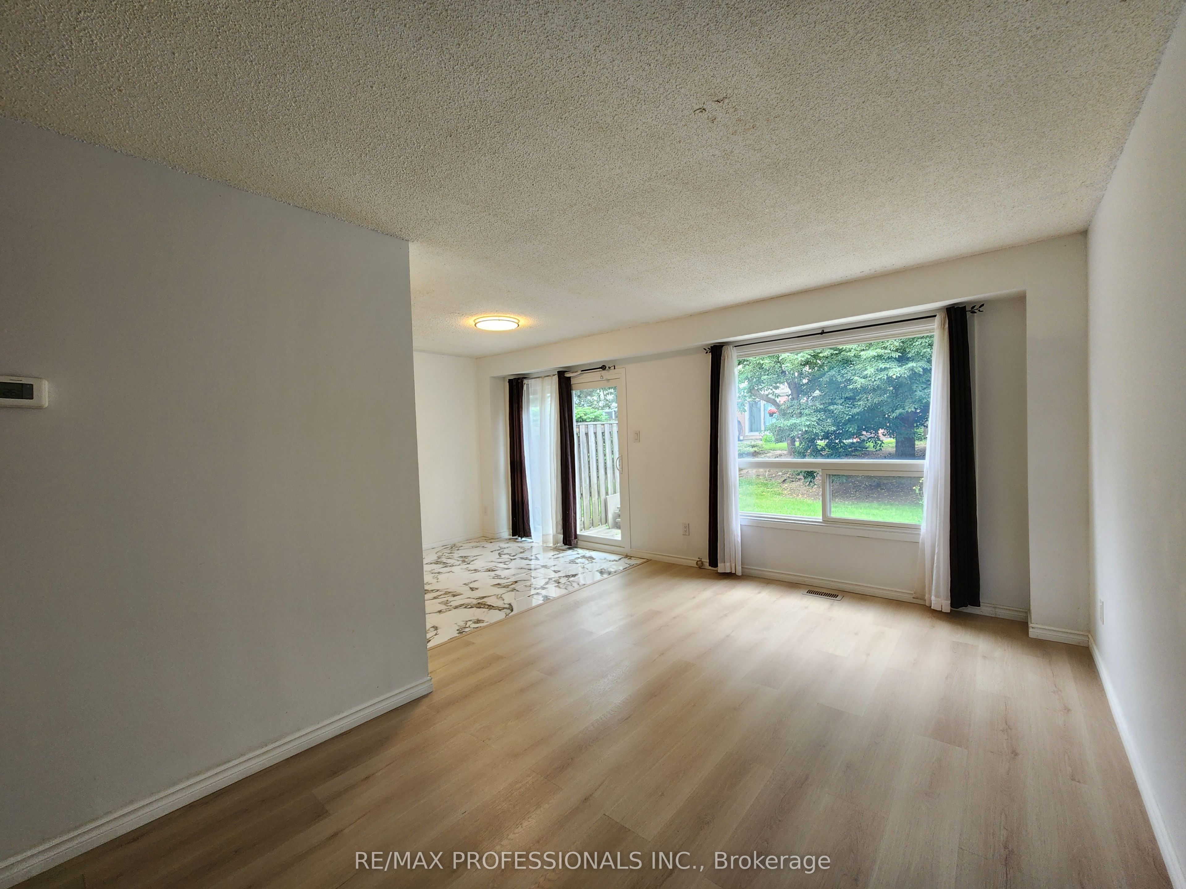 3079 Fifth Line W 31 Property Photo 4