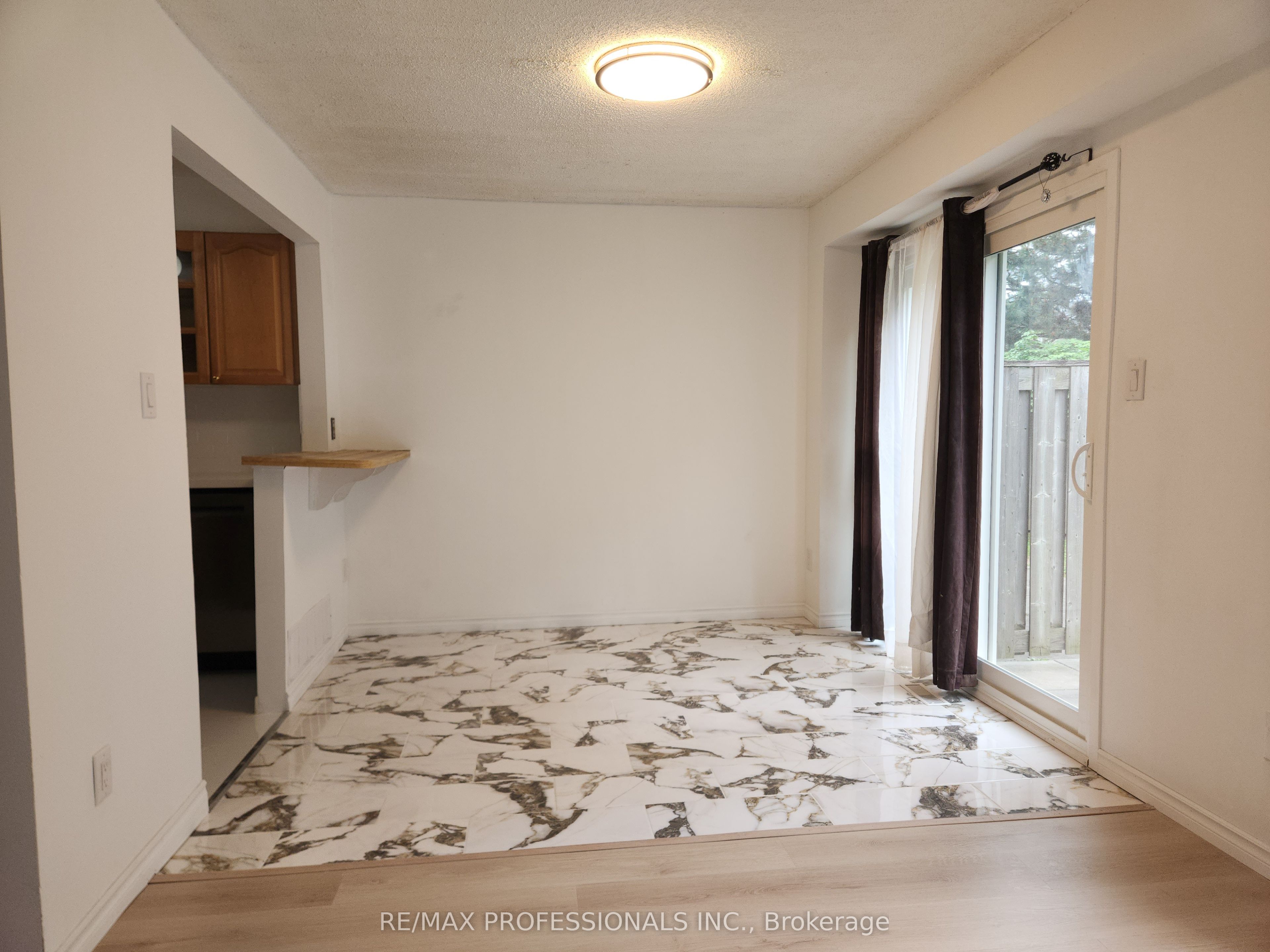 3079 Fifth Line W 31 Property Photo 6
