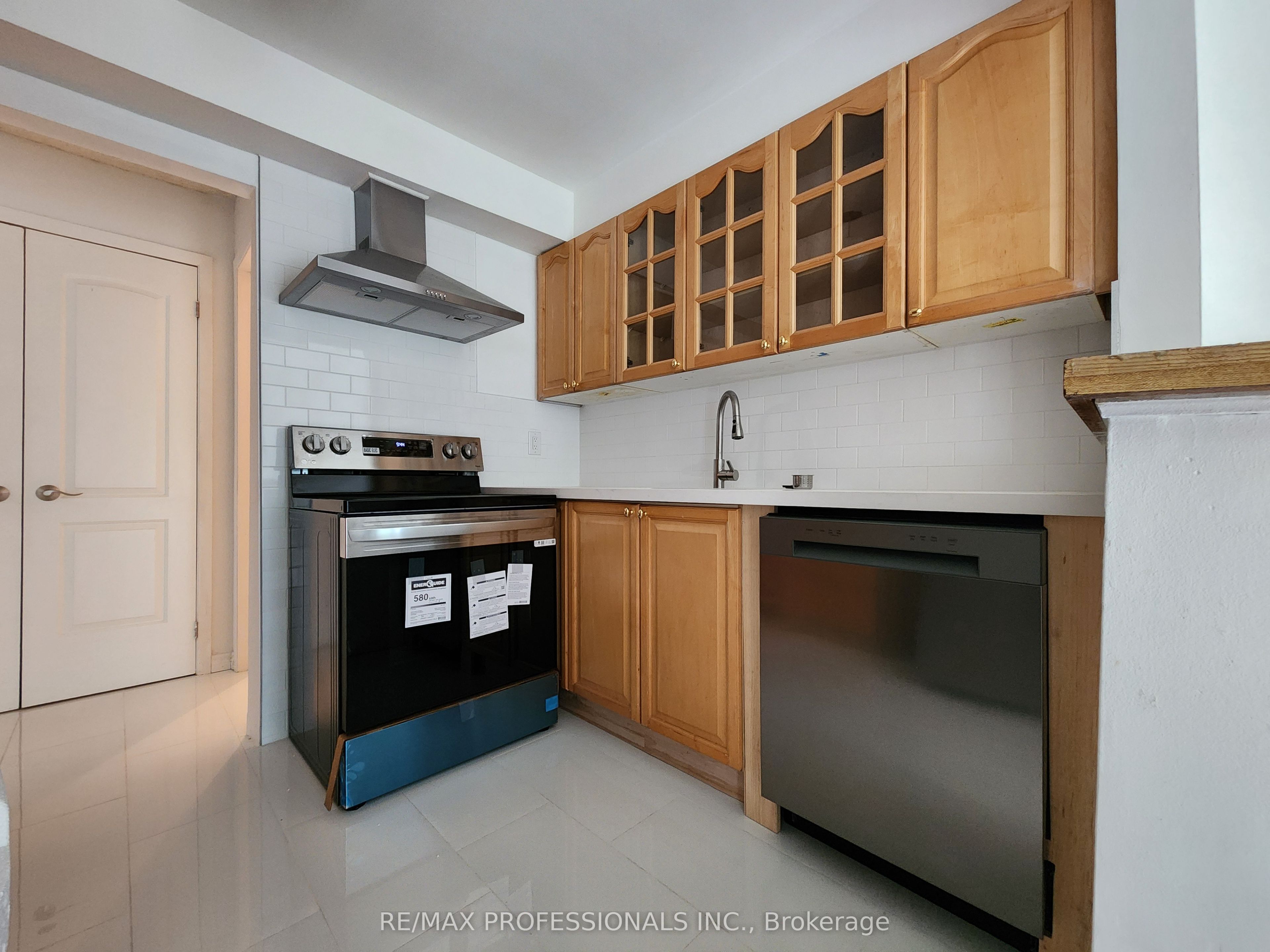 3079 Fifth Line W 31 Property Photo 8