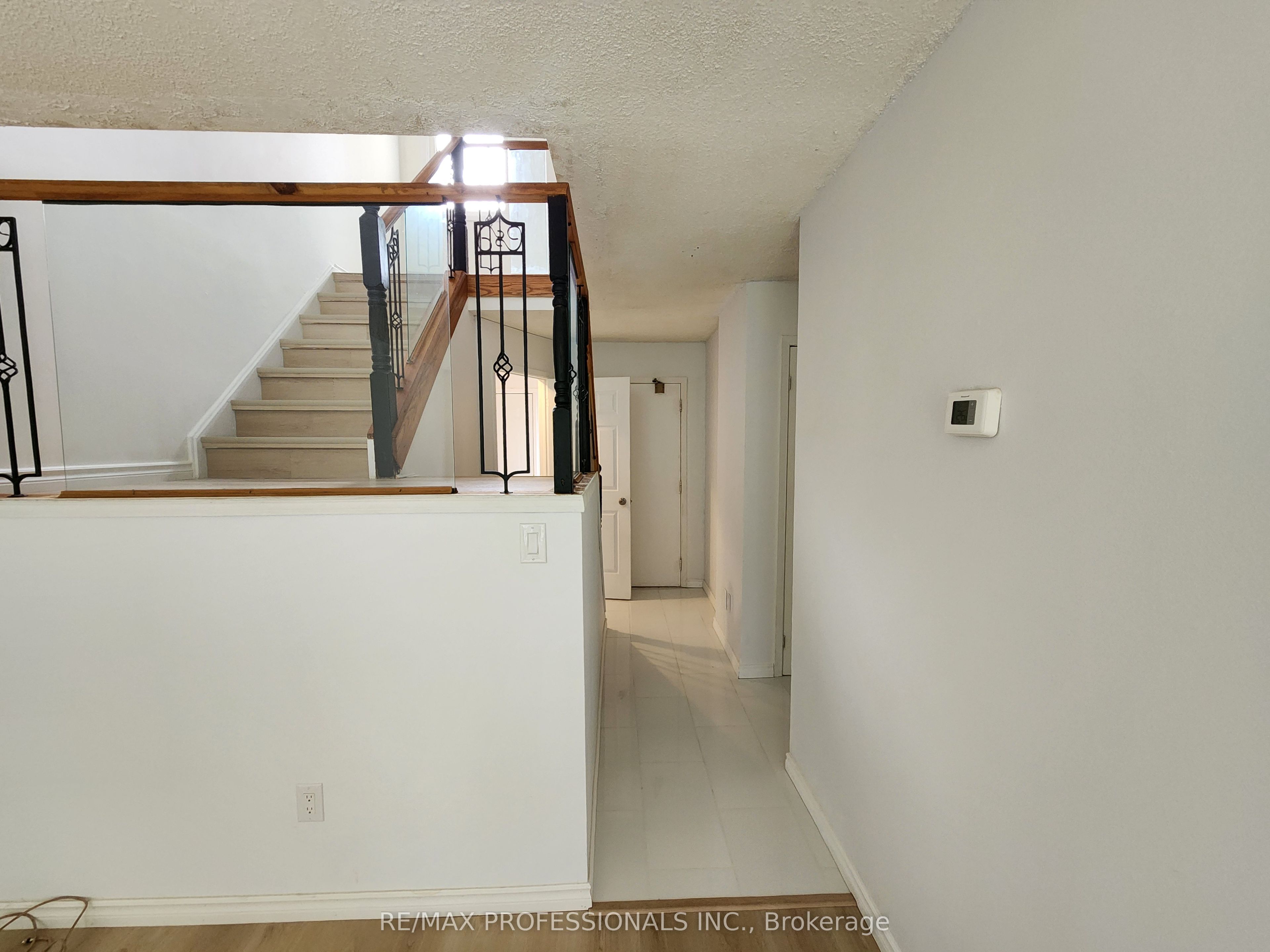 3079 Fifth Line W 31 Property Photo 9