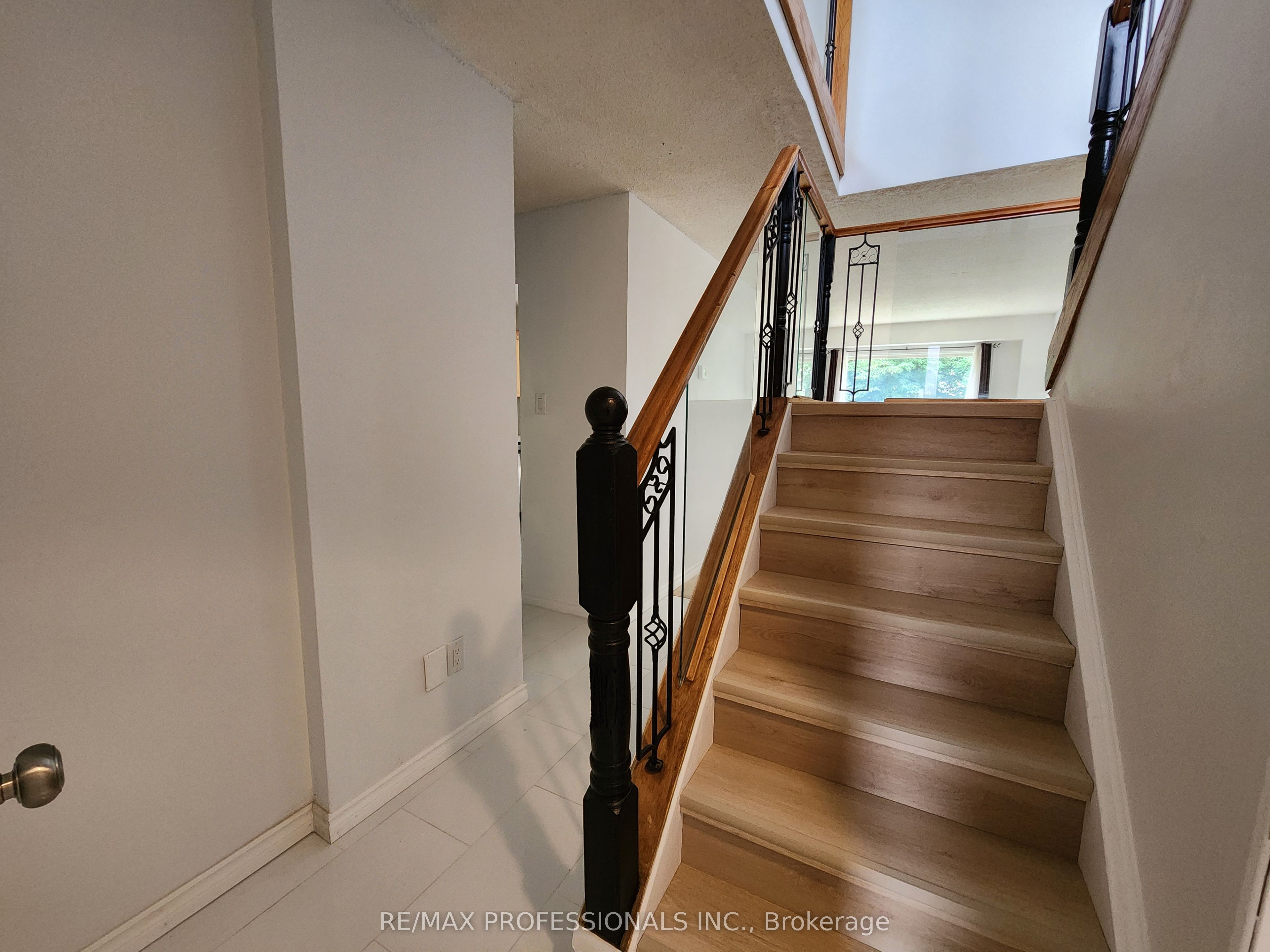 3079 Fifth Line W 31 Property Photo 10