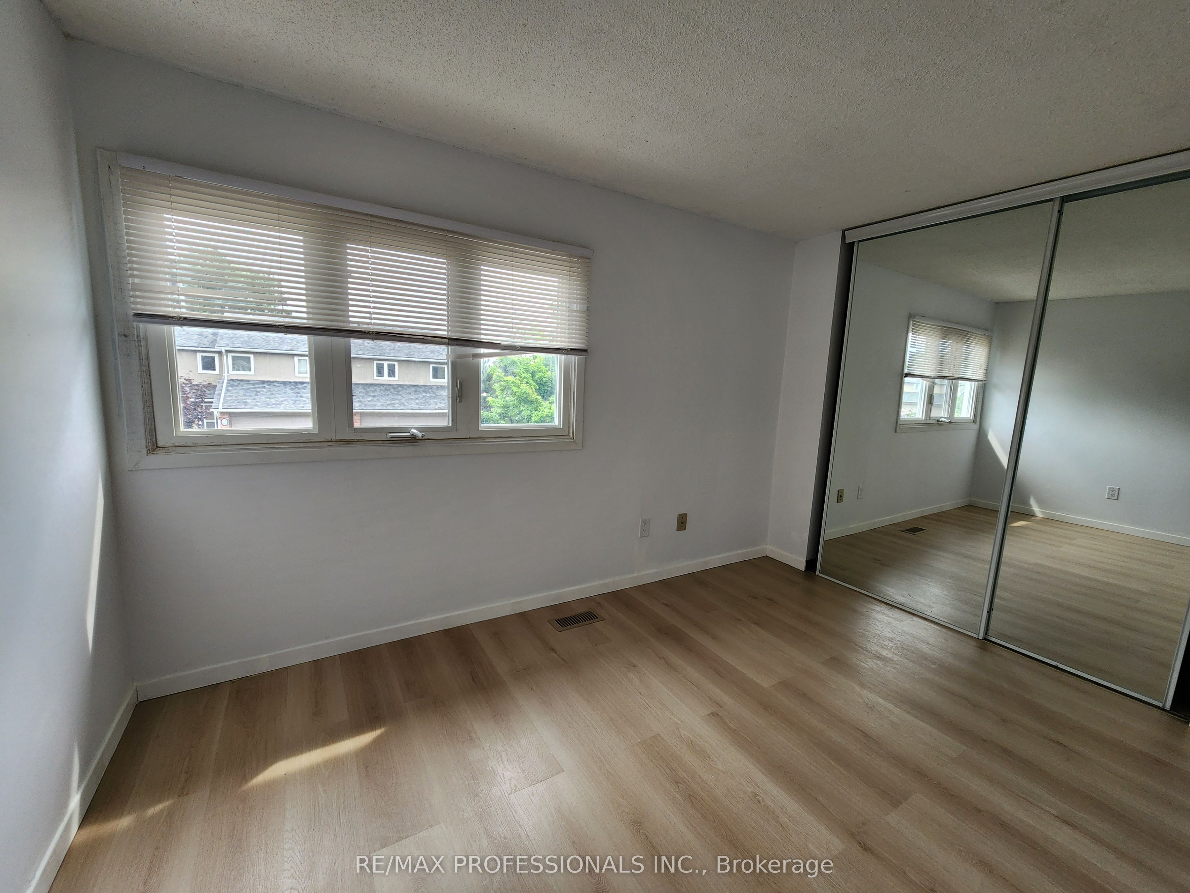 3079 Fifth Line W 31 Property Photo 12