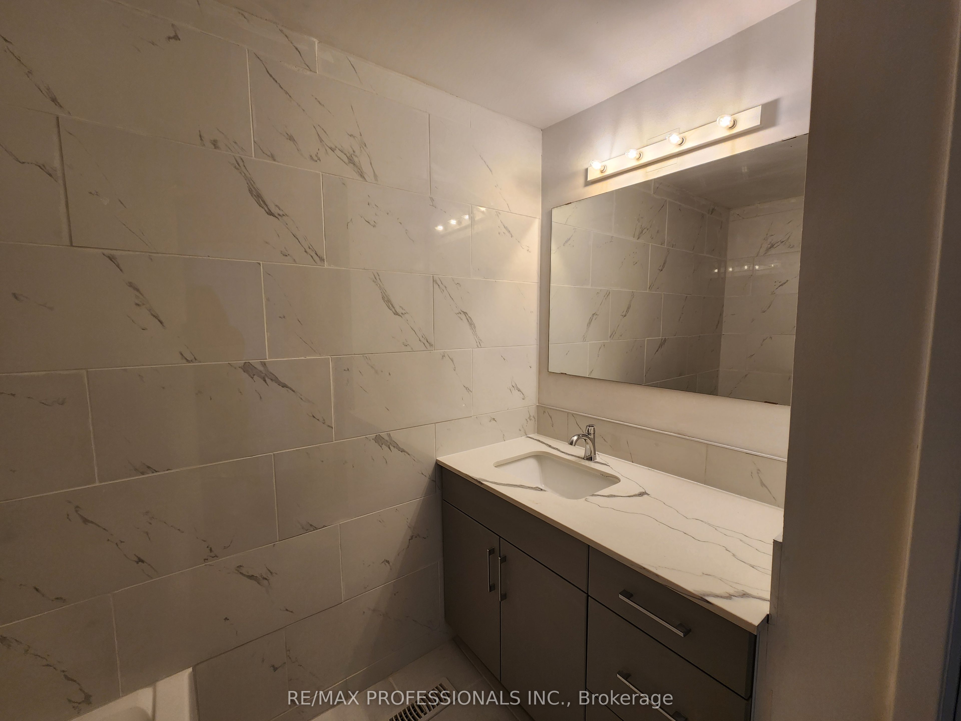 3079 Fifth Line W 31 Property Photo 14
