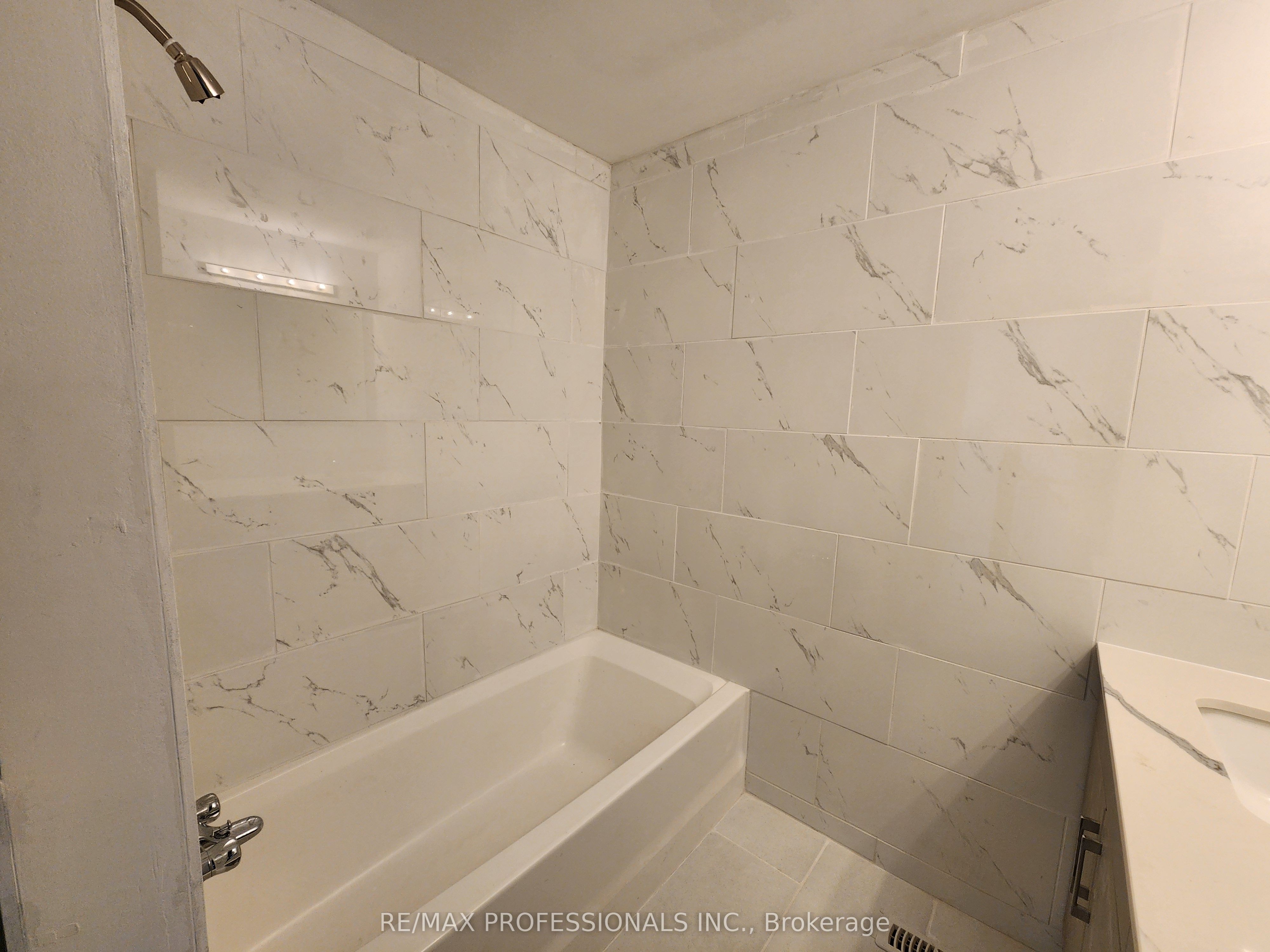 3079 Fifth Line W 31 Property Photo 16
