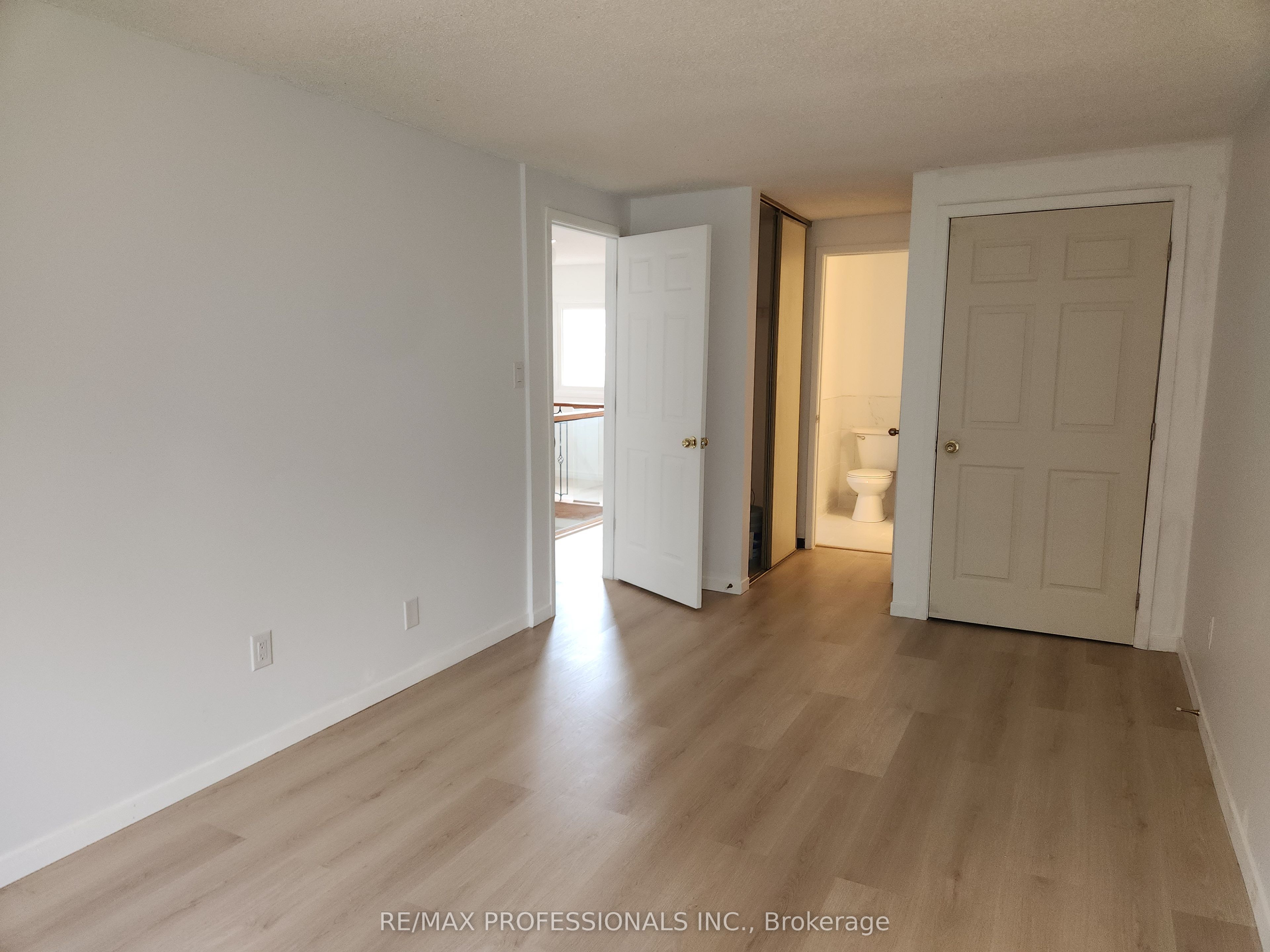 3079 Fifth Line W 31 Property Photo 19