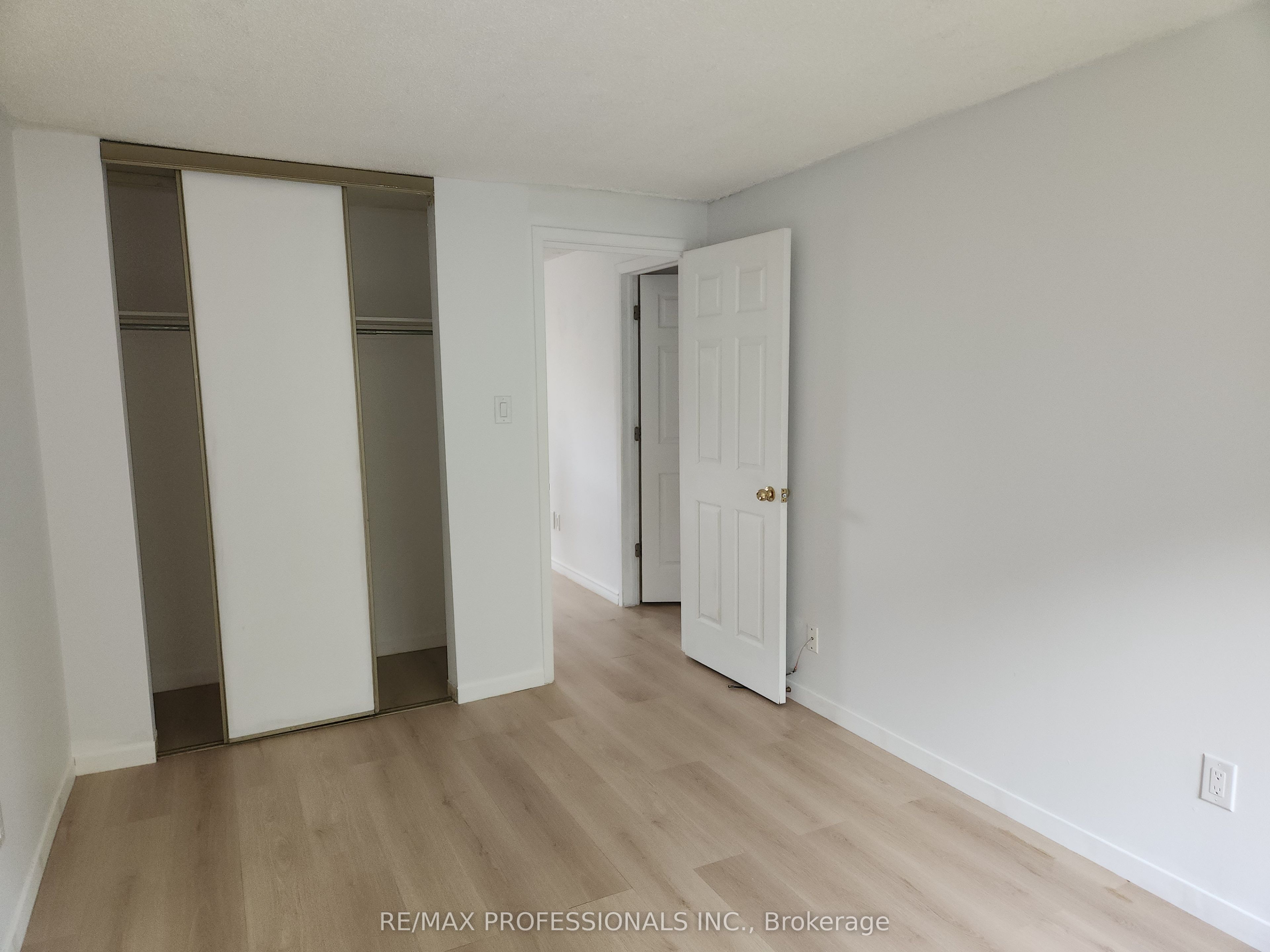 3079 Fifth Line W 31 Property Photo 21