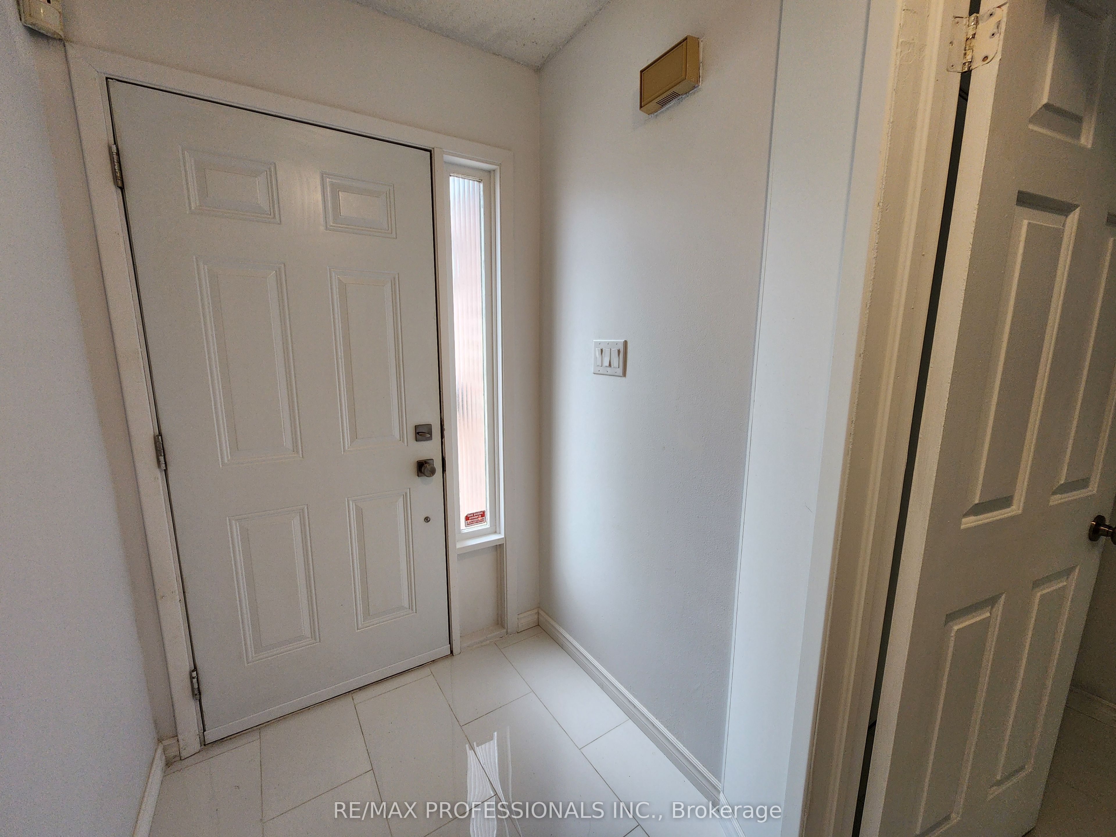 3079 Fifth Line W 31 Property Photo 23