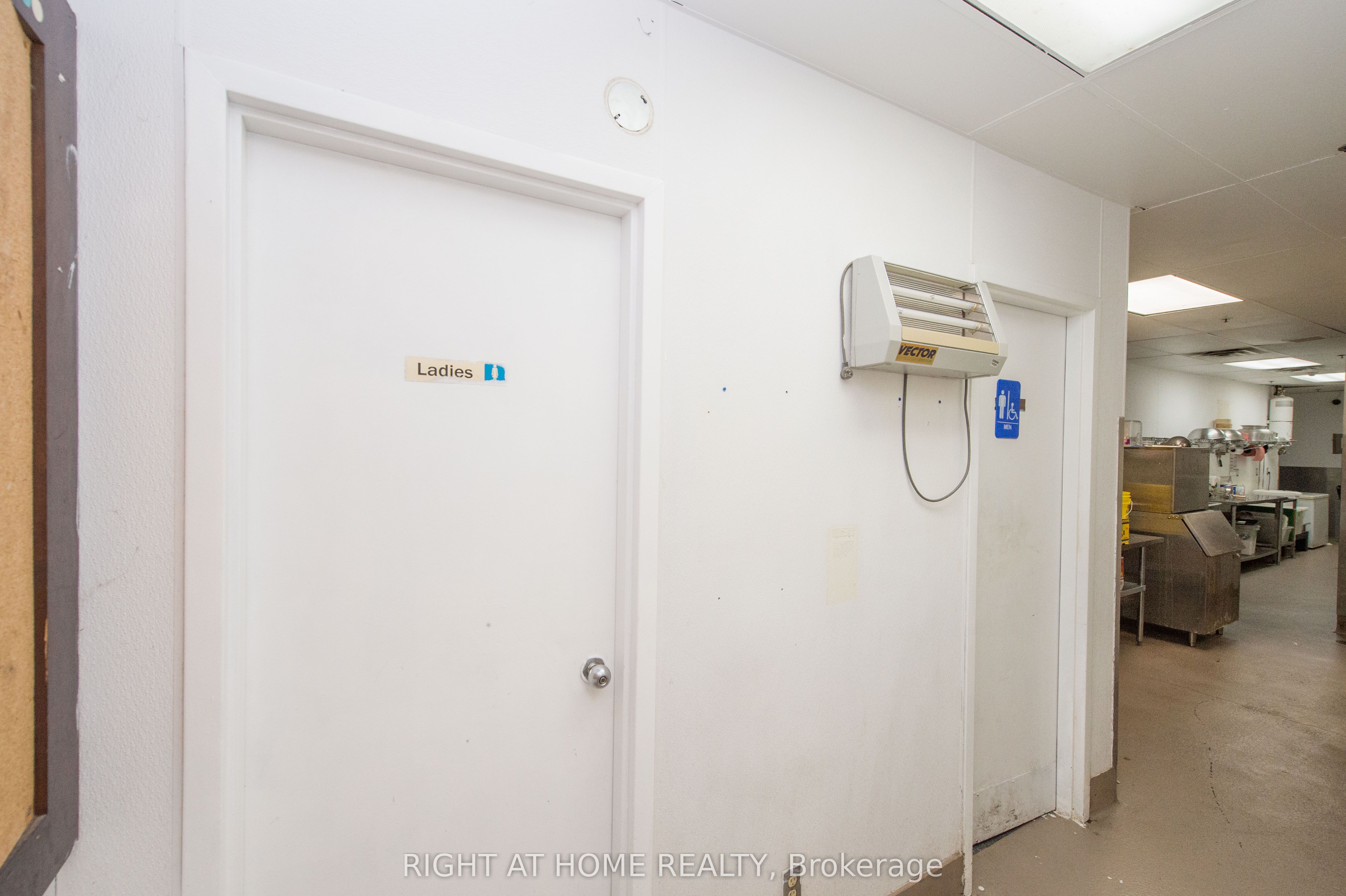 2000 Appleby Line G10 Property Photo 38