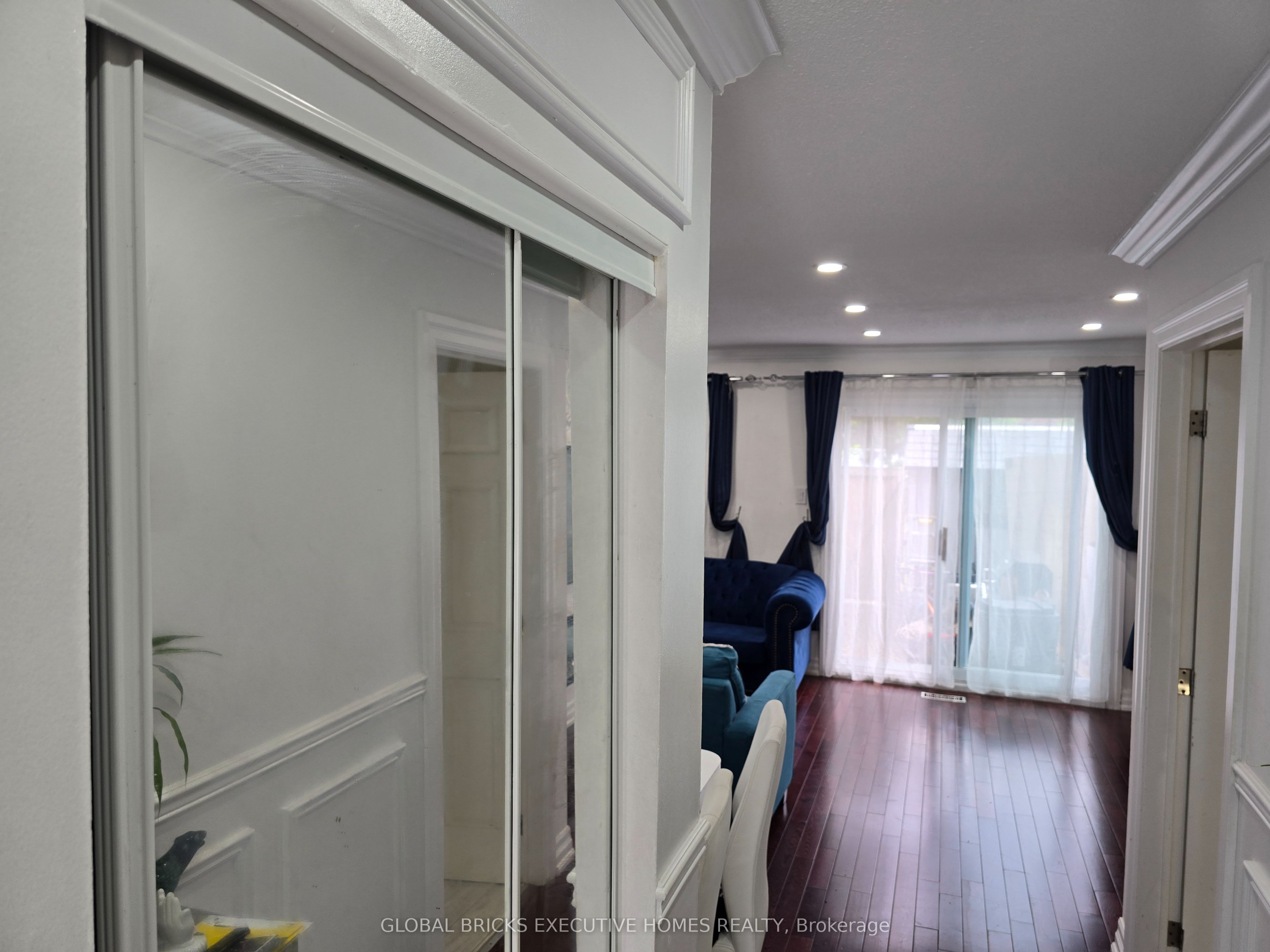 57 Hansen Road N 34 Property Photo 3