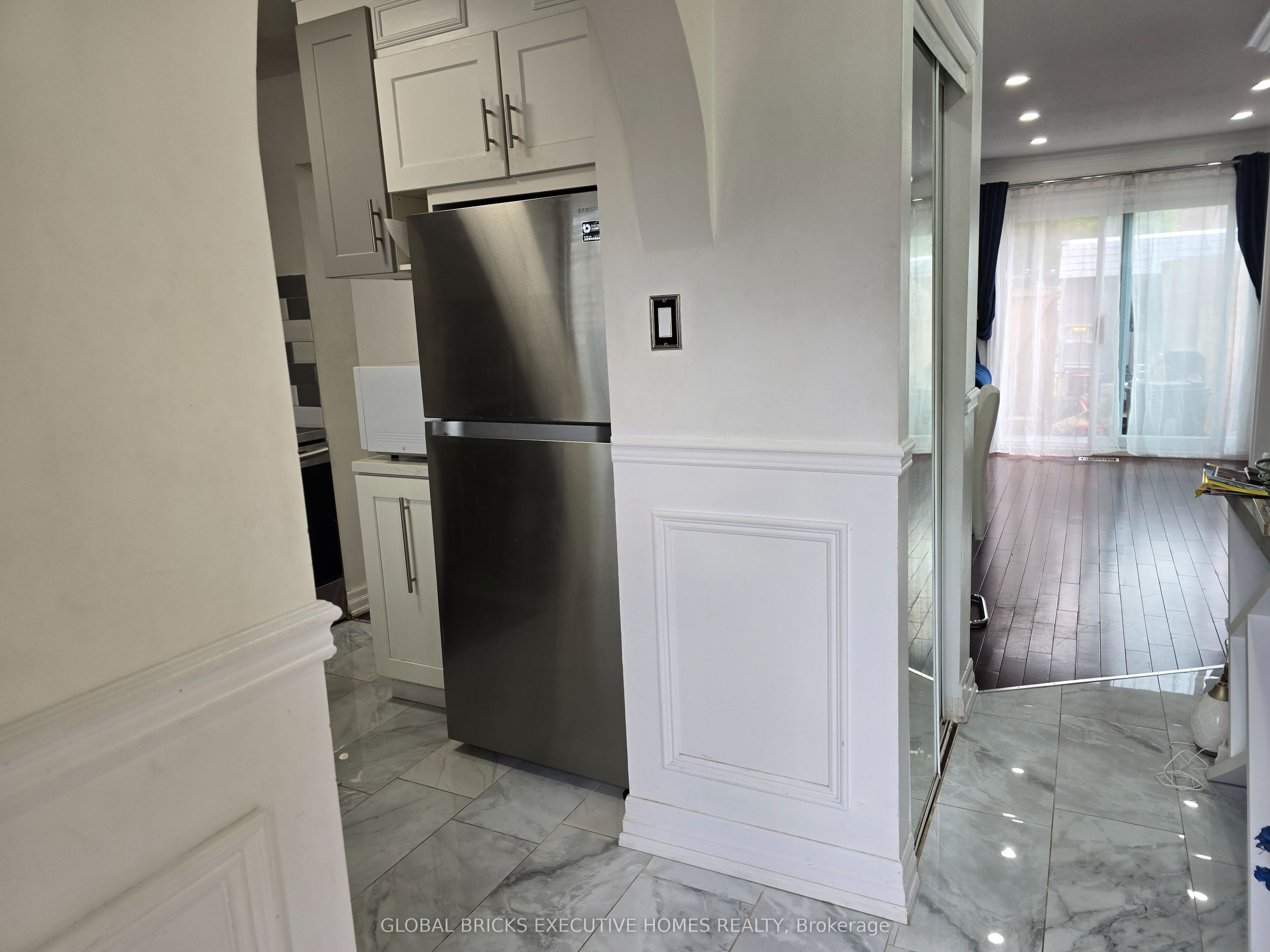 57 Hansen Road N 34 Property Photo 4