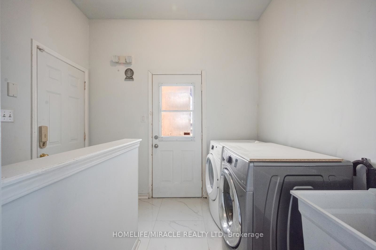 17 Latania Boulevard Property Photo 14