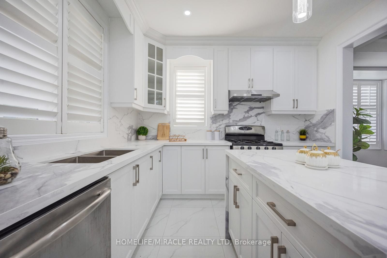 17 Latania Boulevard Property Photo 19