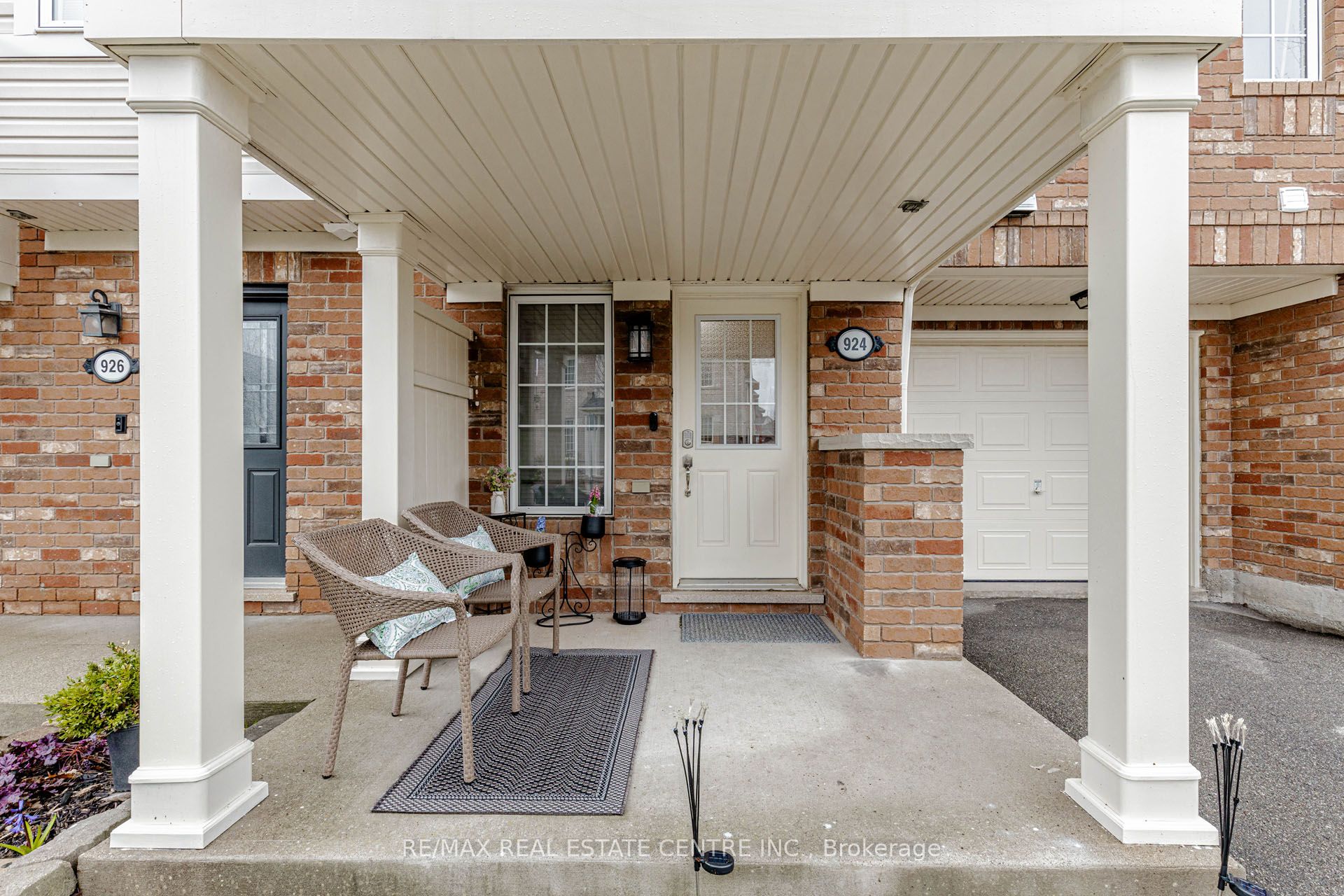 924 Burgess Gardens Property Photo 5