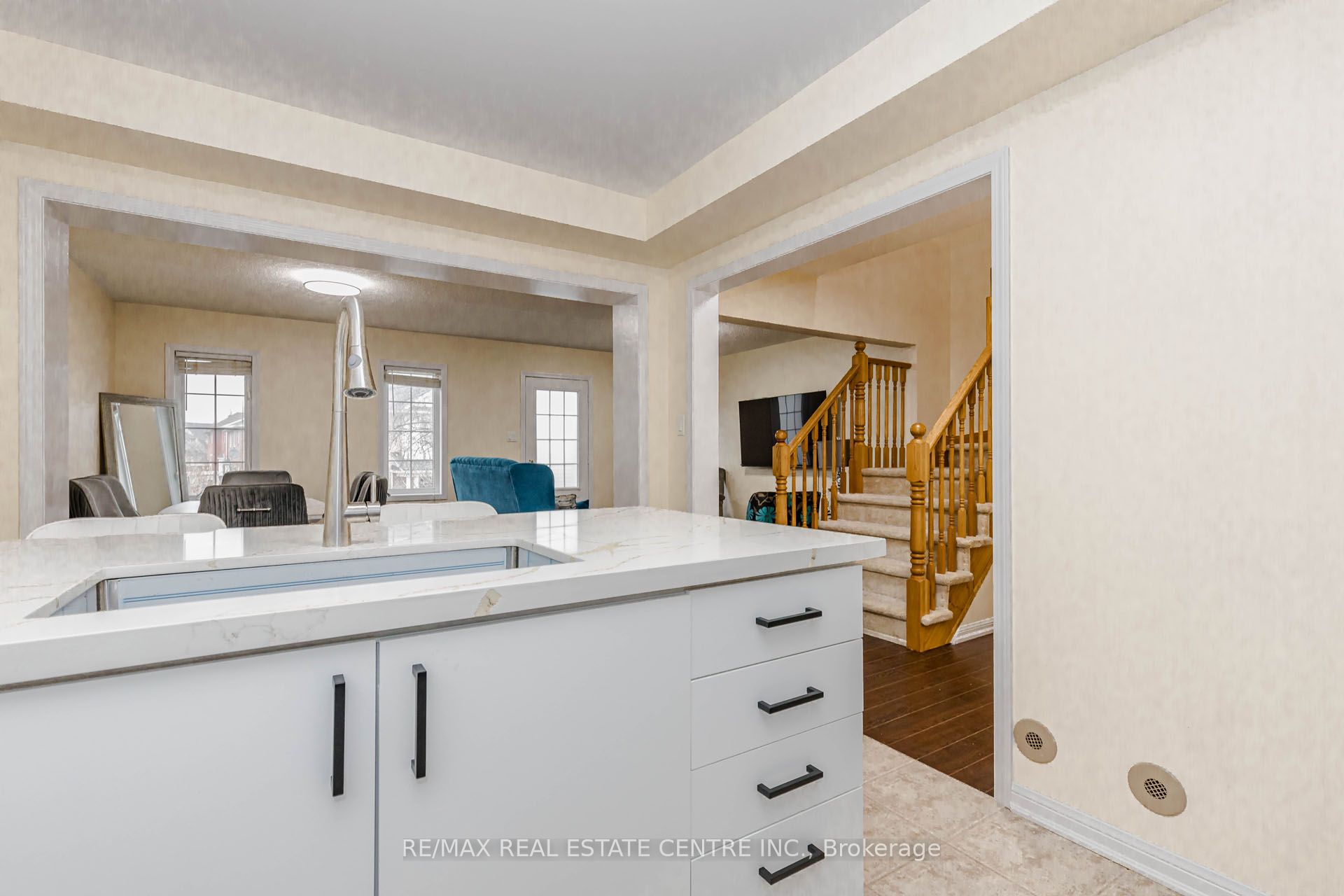 924 Burgess Gardens Property Photo 20
