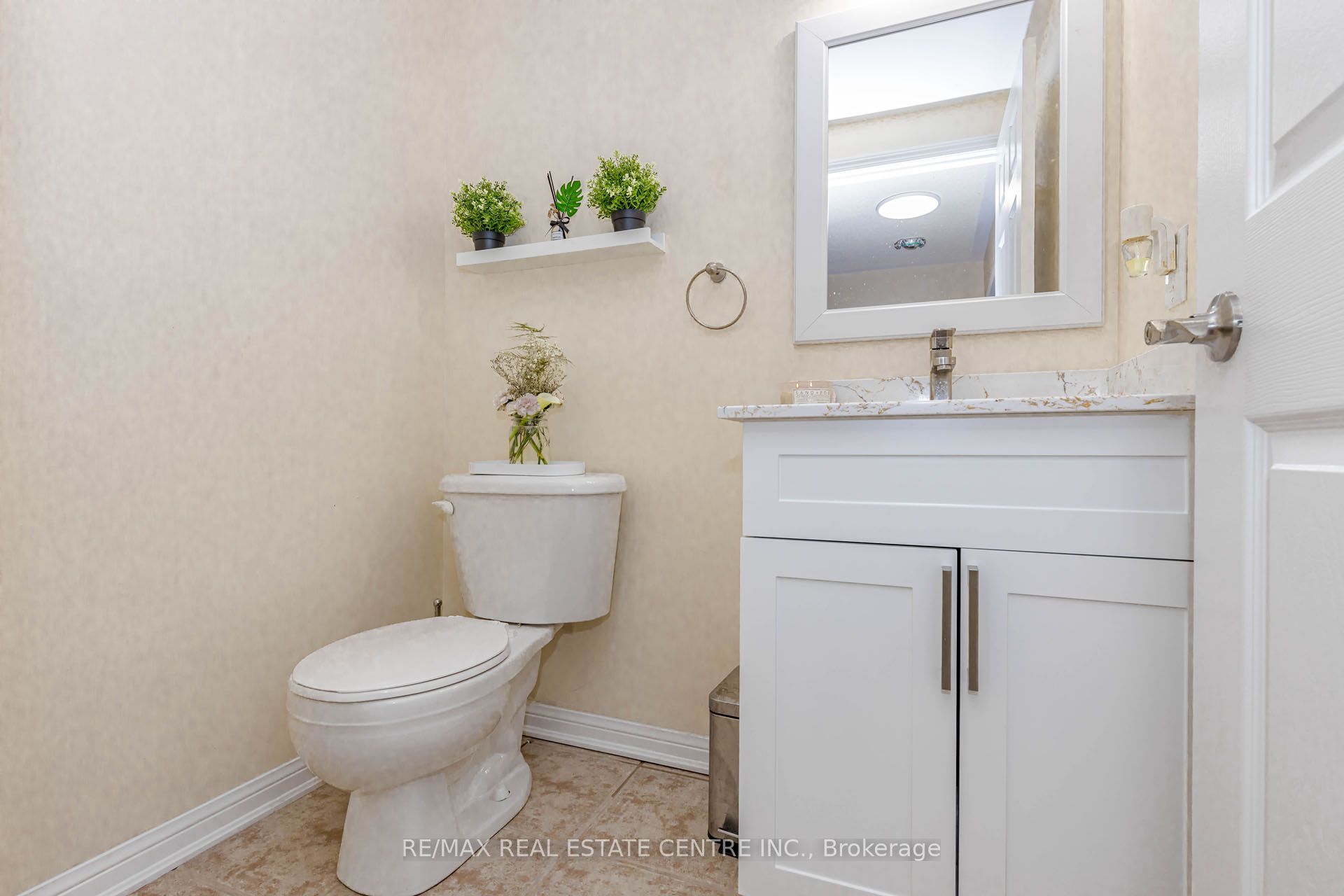 924 Burgess Gardens Property Photo 28