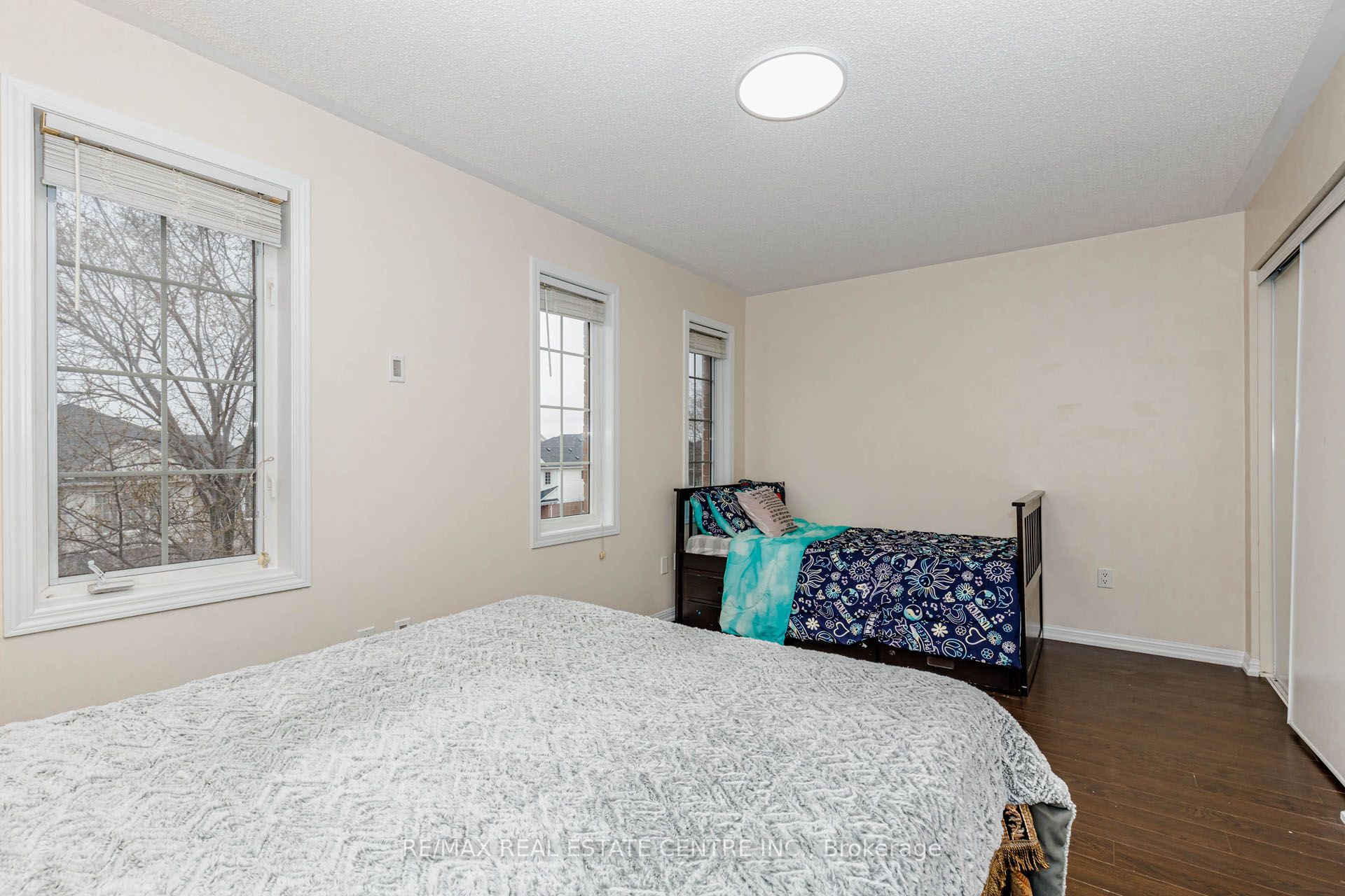 924 Burgess Gardens Property Photo 34