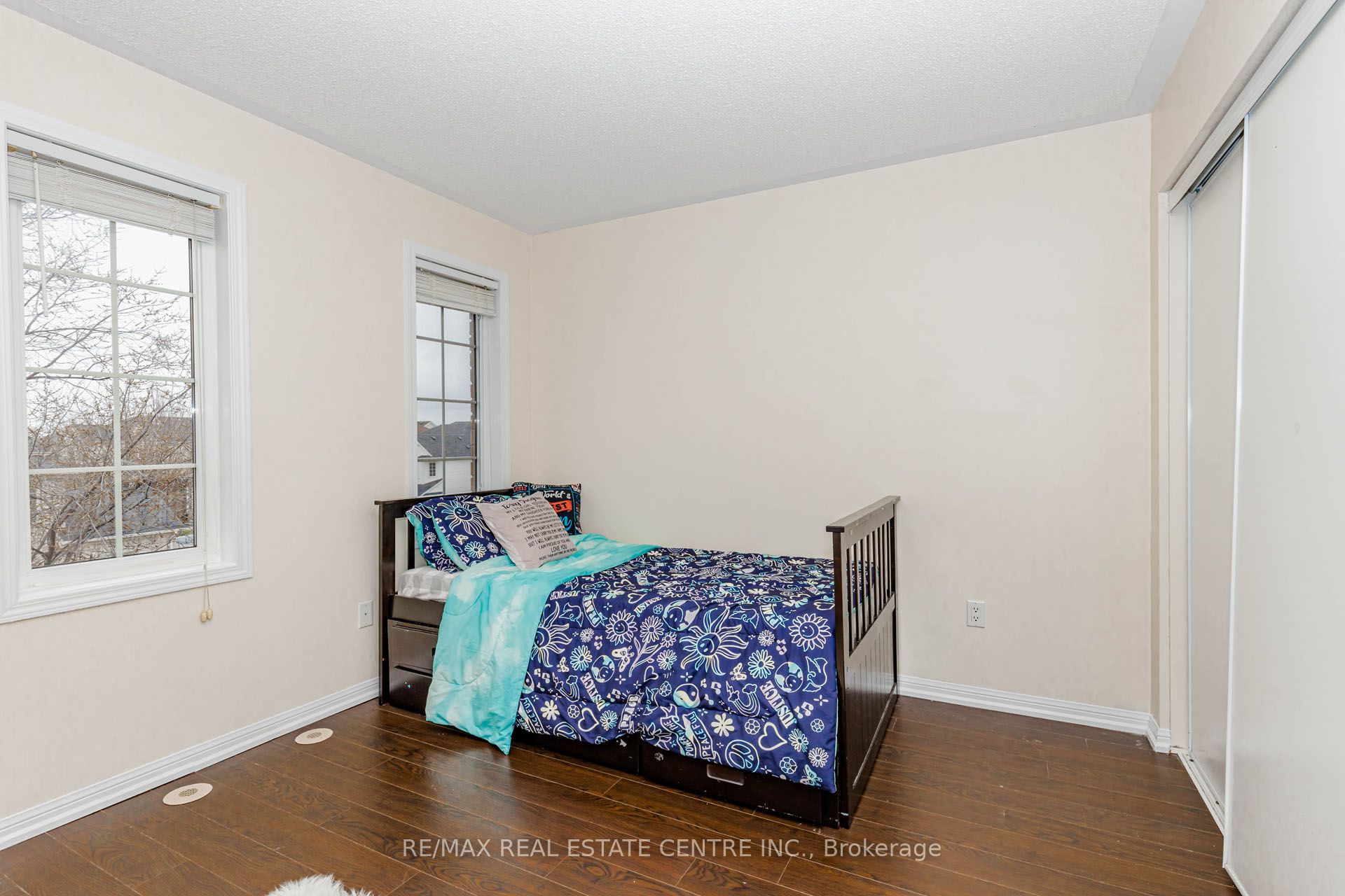 924 Burgess Gardens Property Photo 35