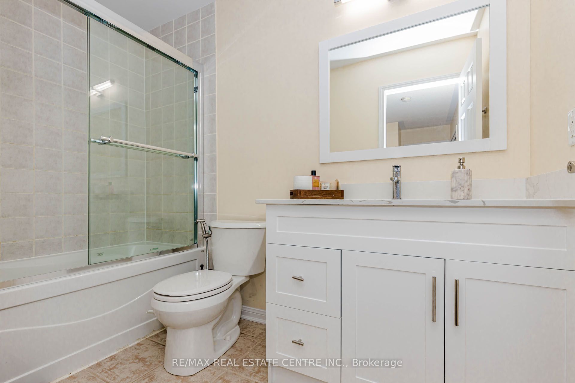 924 Burgess Gardens Property Photo 37