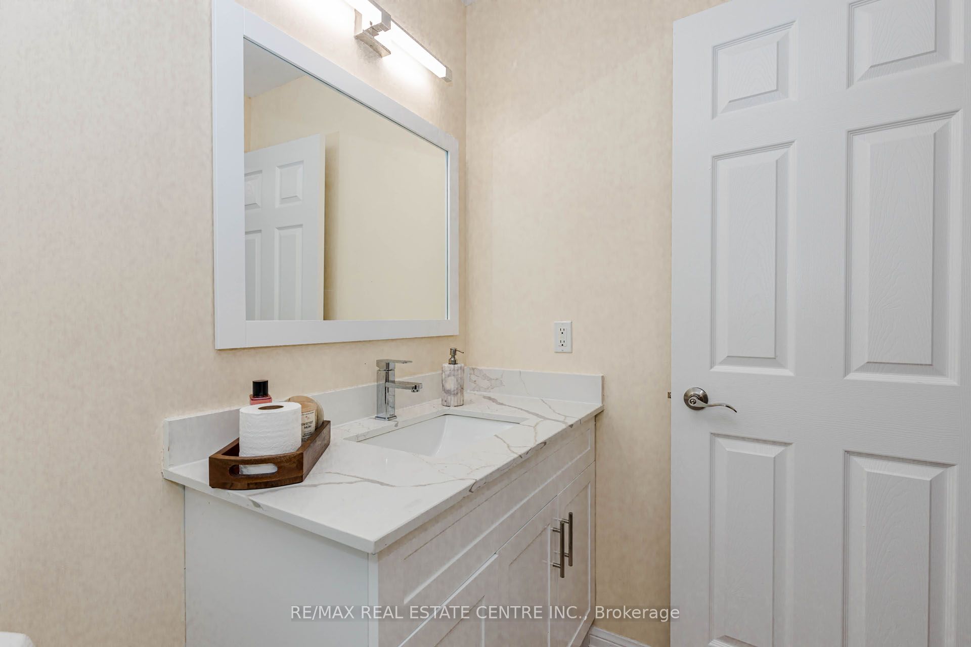 924 Burgess Gardens Property Photo 38