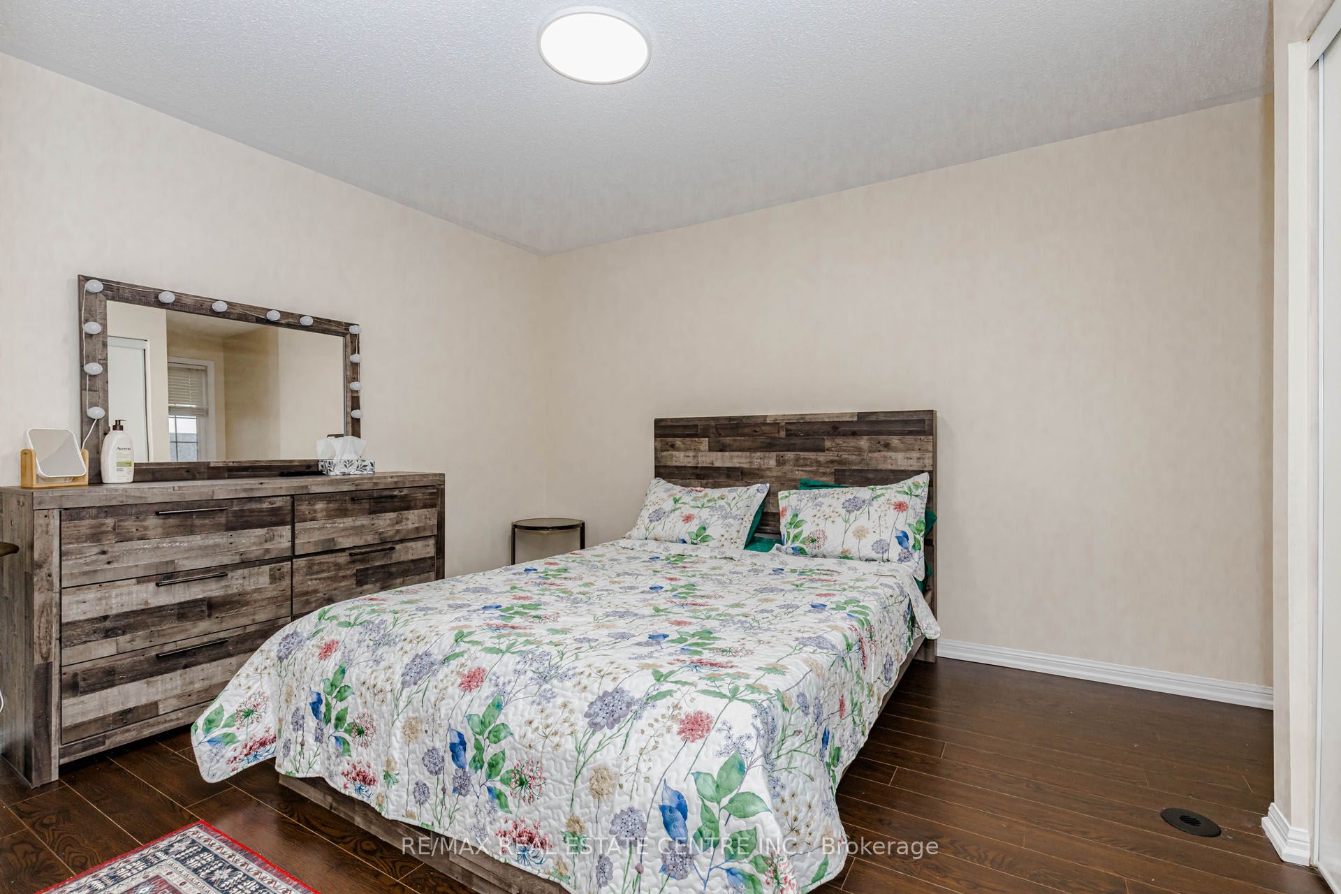 924 Burgess Gardens Property Photo 40