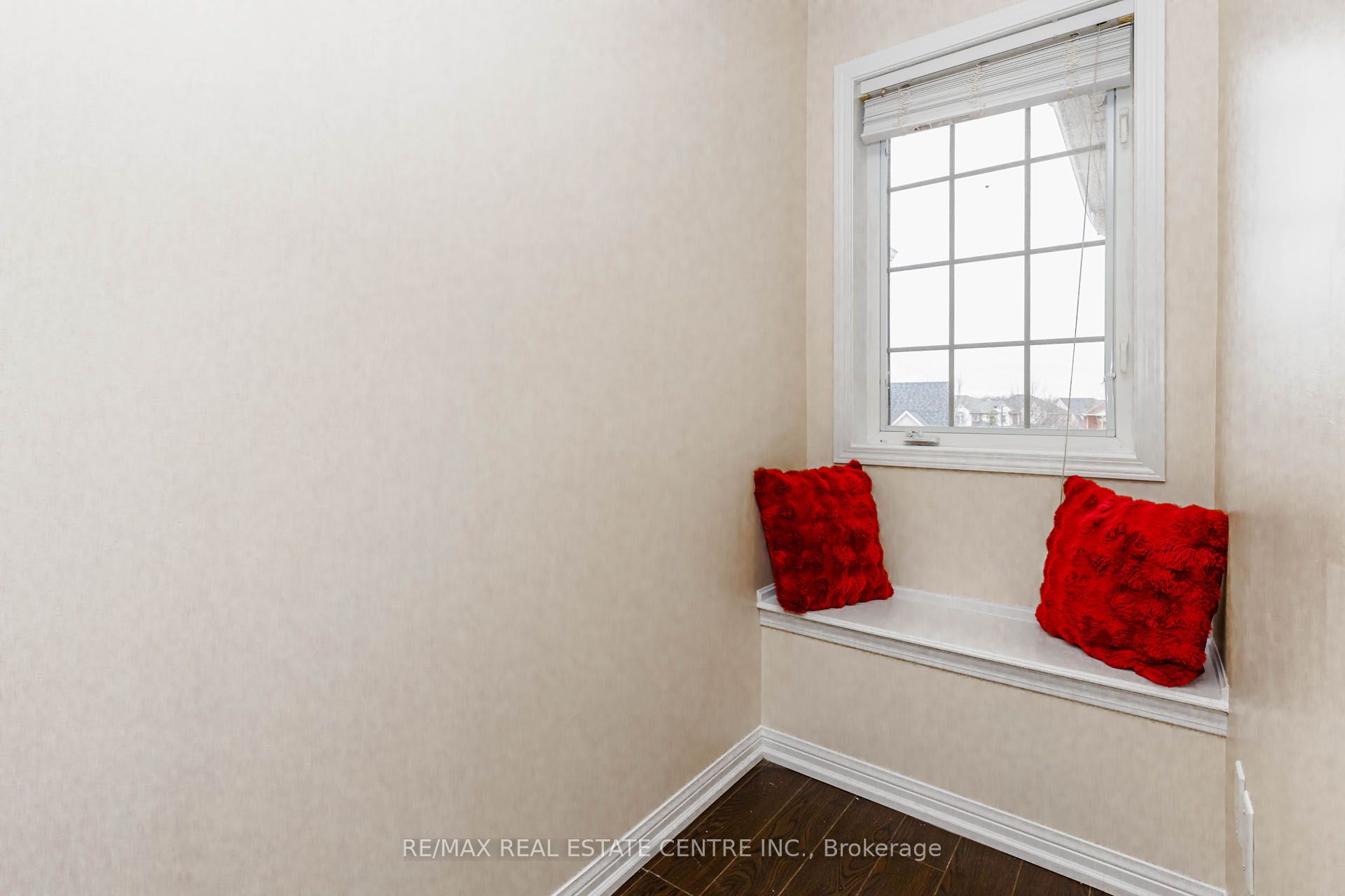 924 Burgess Gardens Property Photo 42