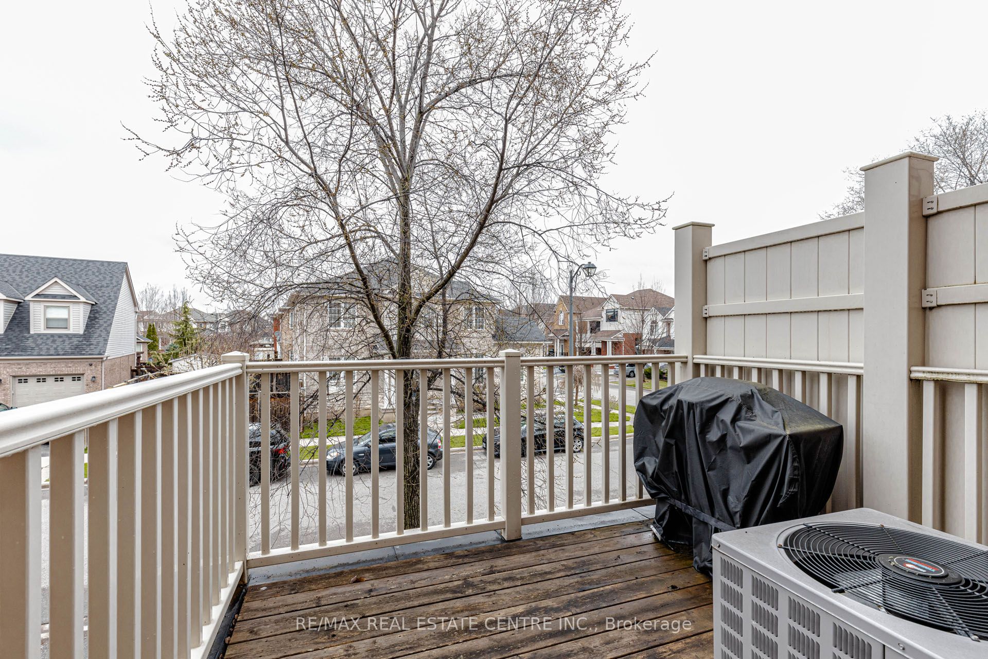 924 Burgess Gardens Property Photo 45
