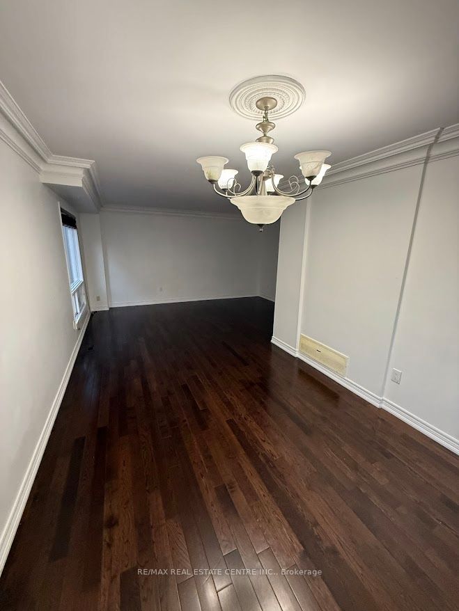 1561 Wintergrove Gardens Property Photo 3
