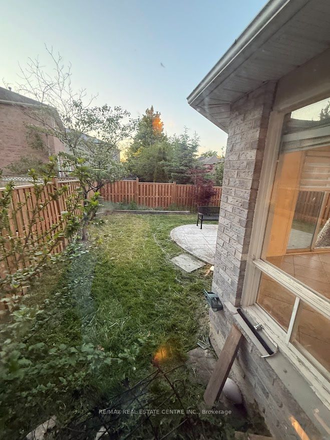 1561 Wintergrove Gardens Property Photo 11