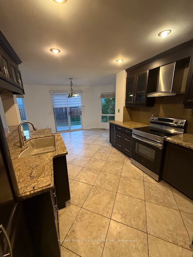 1561 Wintergrove Gardens Property Photo 13