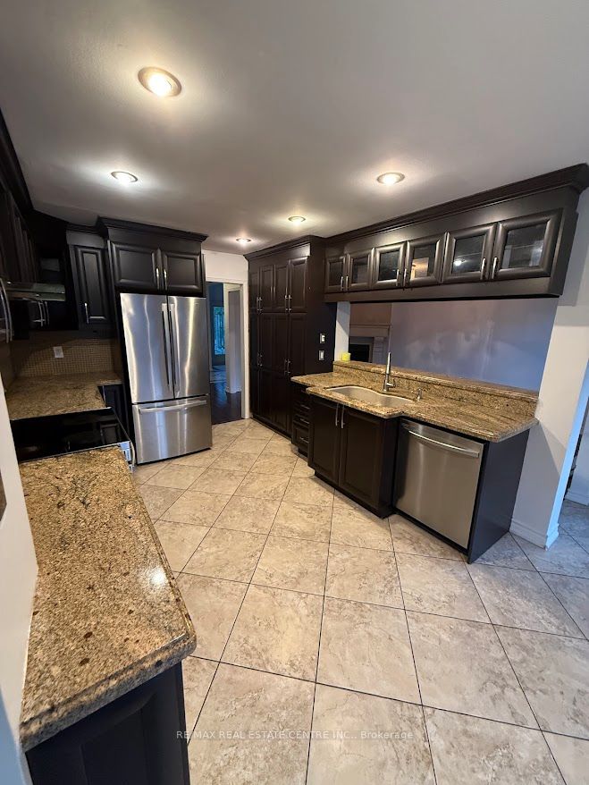 1561 Wintergrove Gardens Property Photo 14