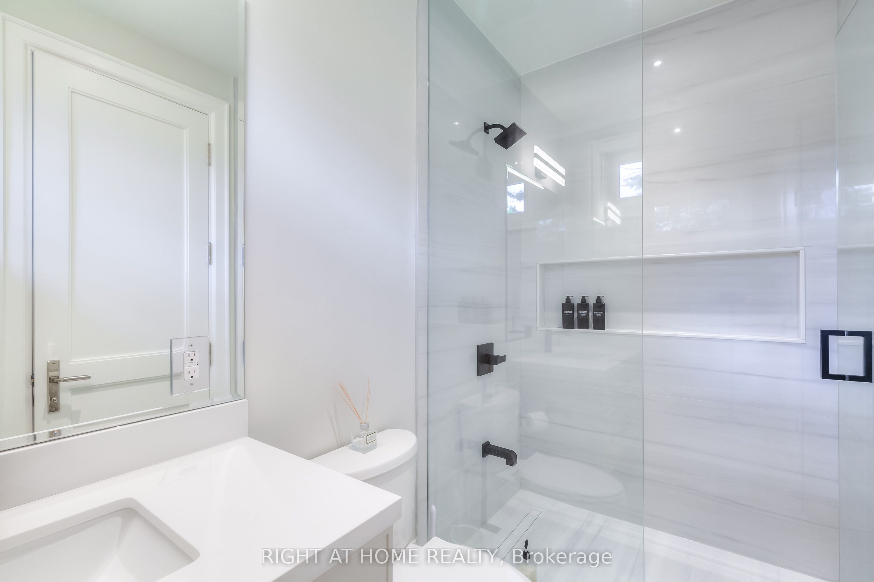 124 Shaver Avenue N Property Photo 32