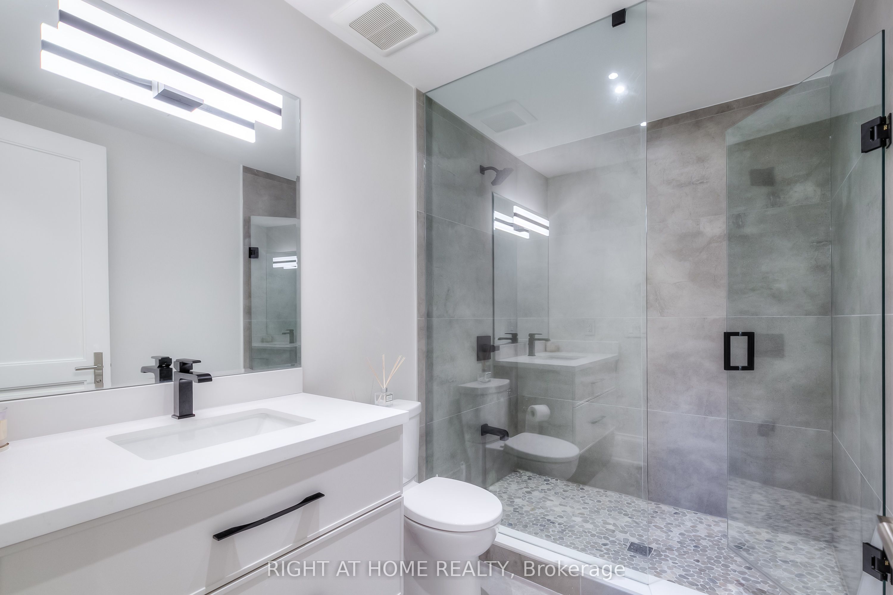 124 Shaver Avenue N Property Photo 33