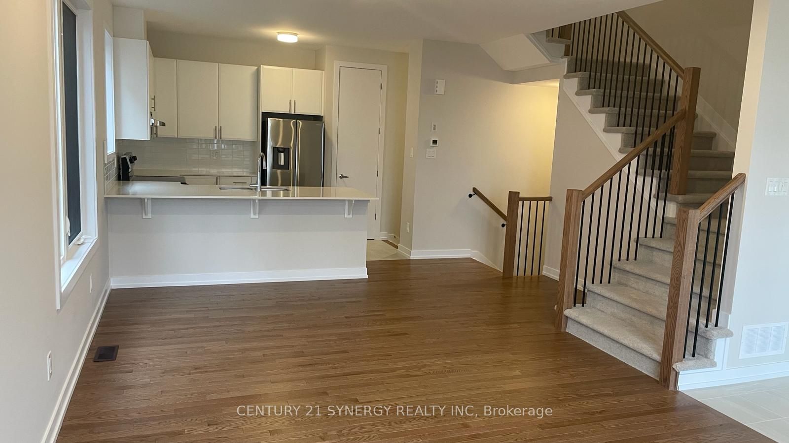 516 Oldenburg Avenue S Property Photo 4