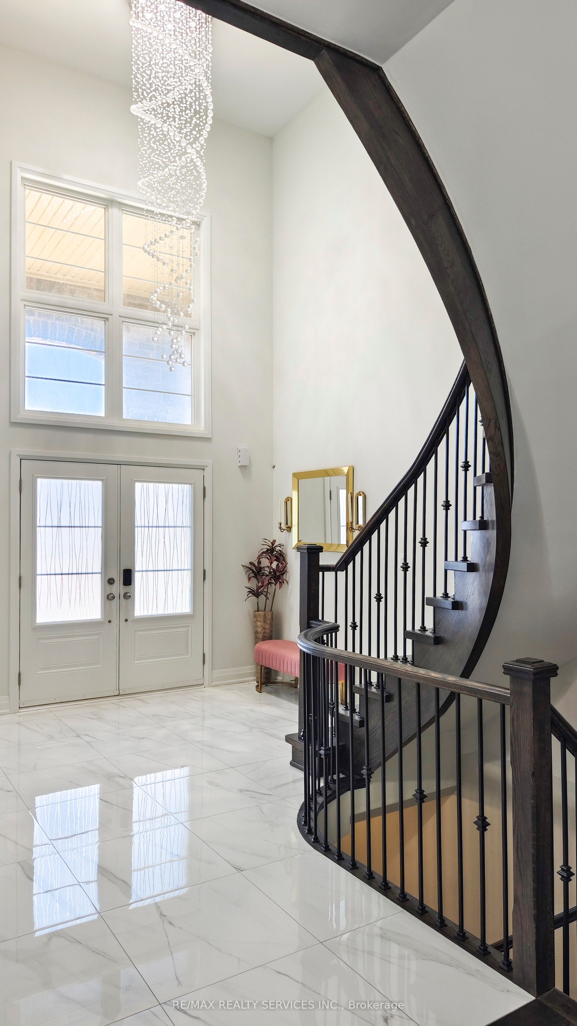 15 Rolling Rock Way Property Photo 3
