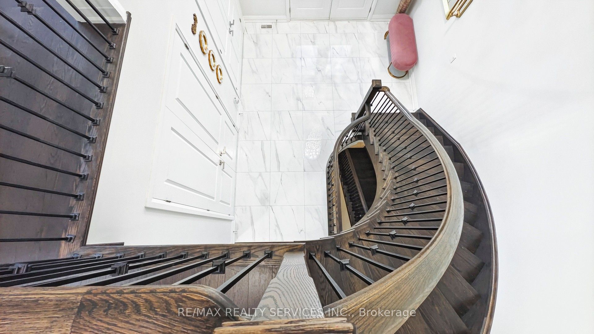 15 Rolling Rock Way Property Photo 7