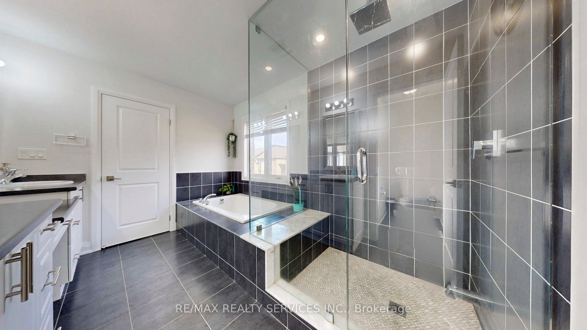 15 Rolling Rock Way Property Photo 23