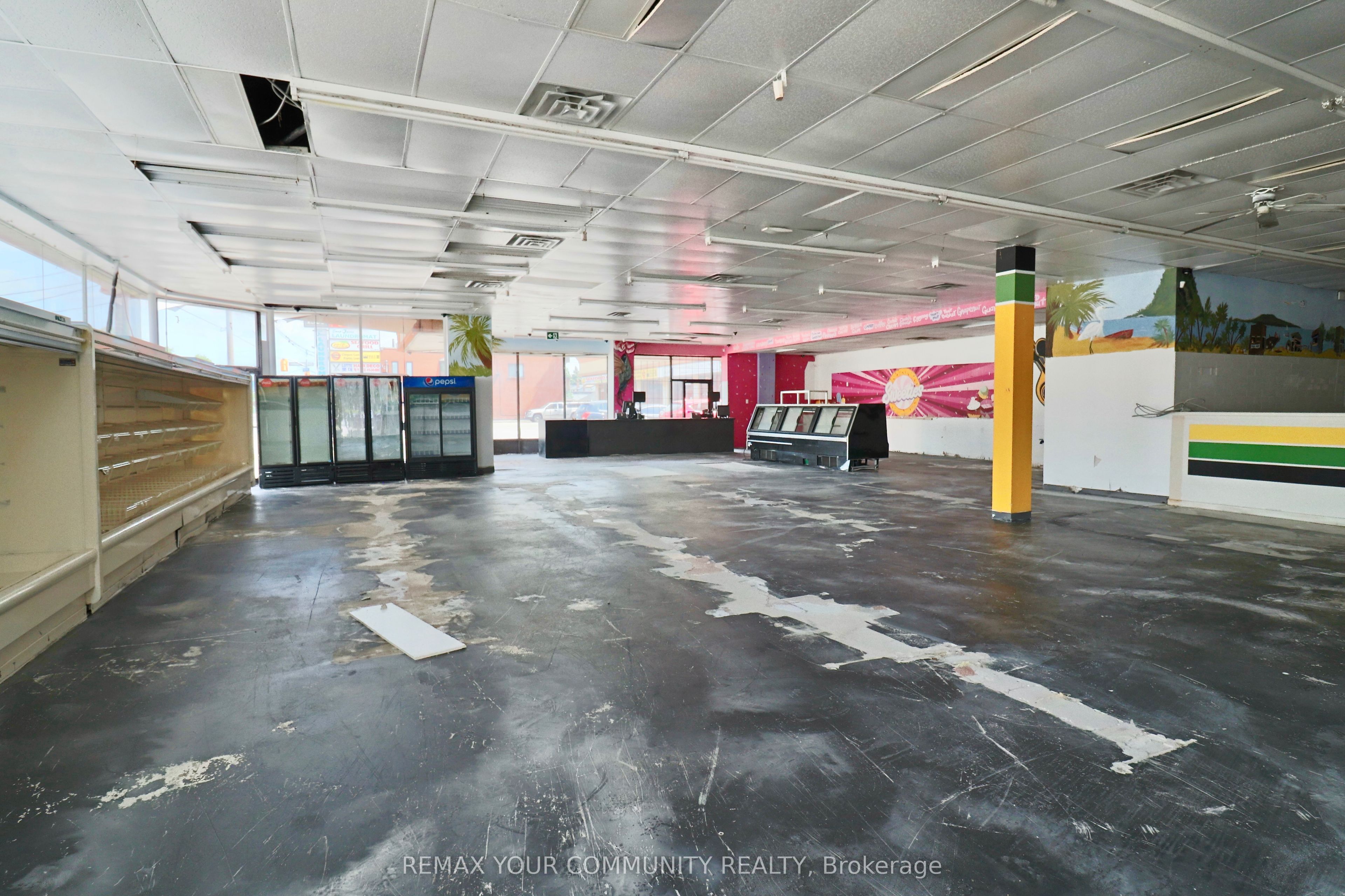 1370 Weston Road Property Photo 5