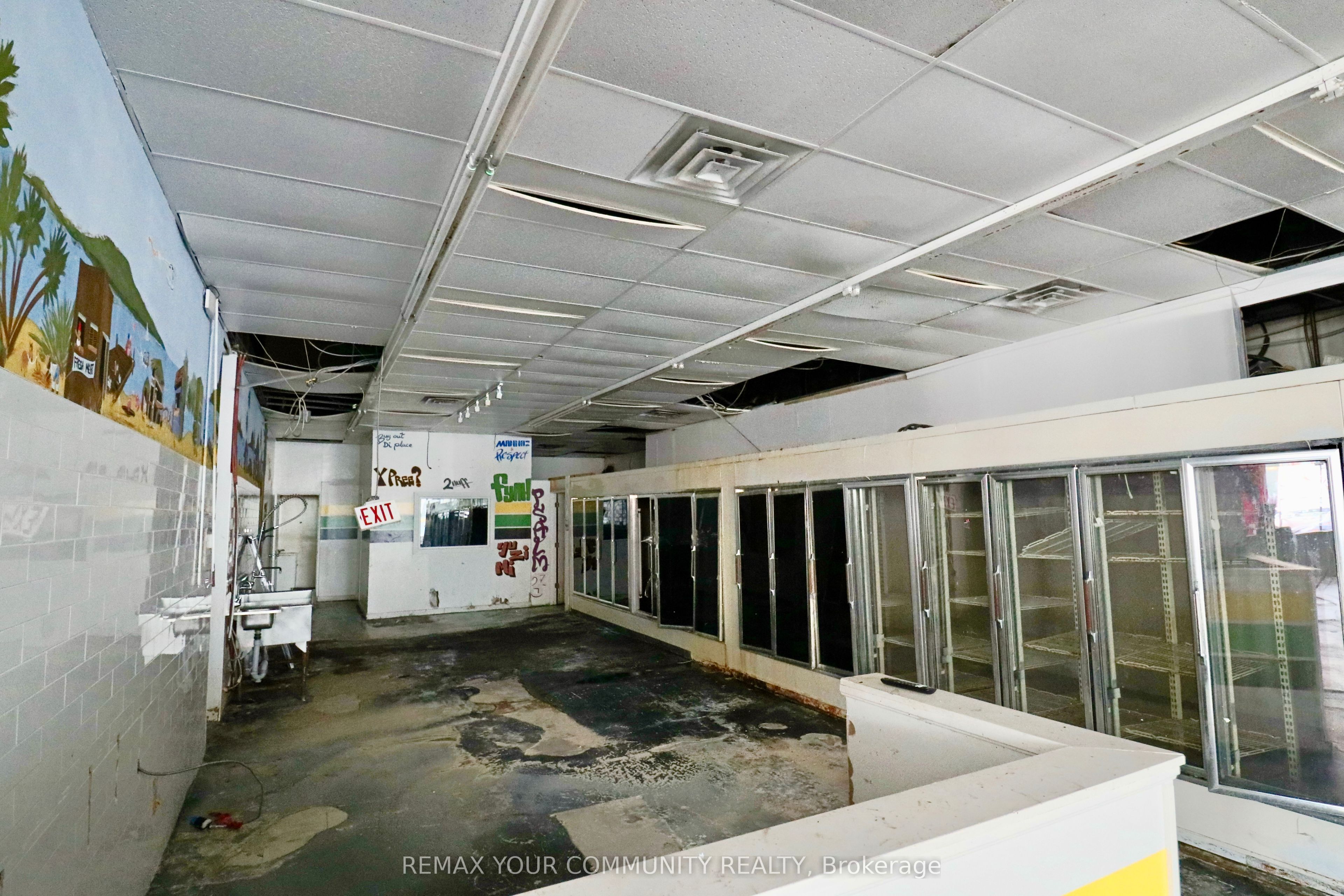 1370 Weston Road Property Photo 7